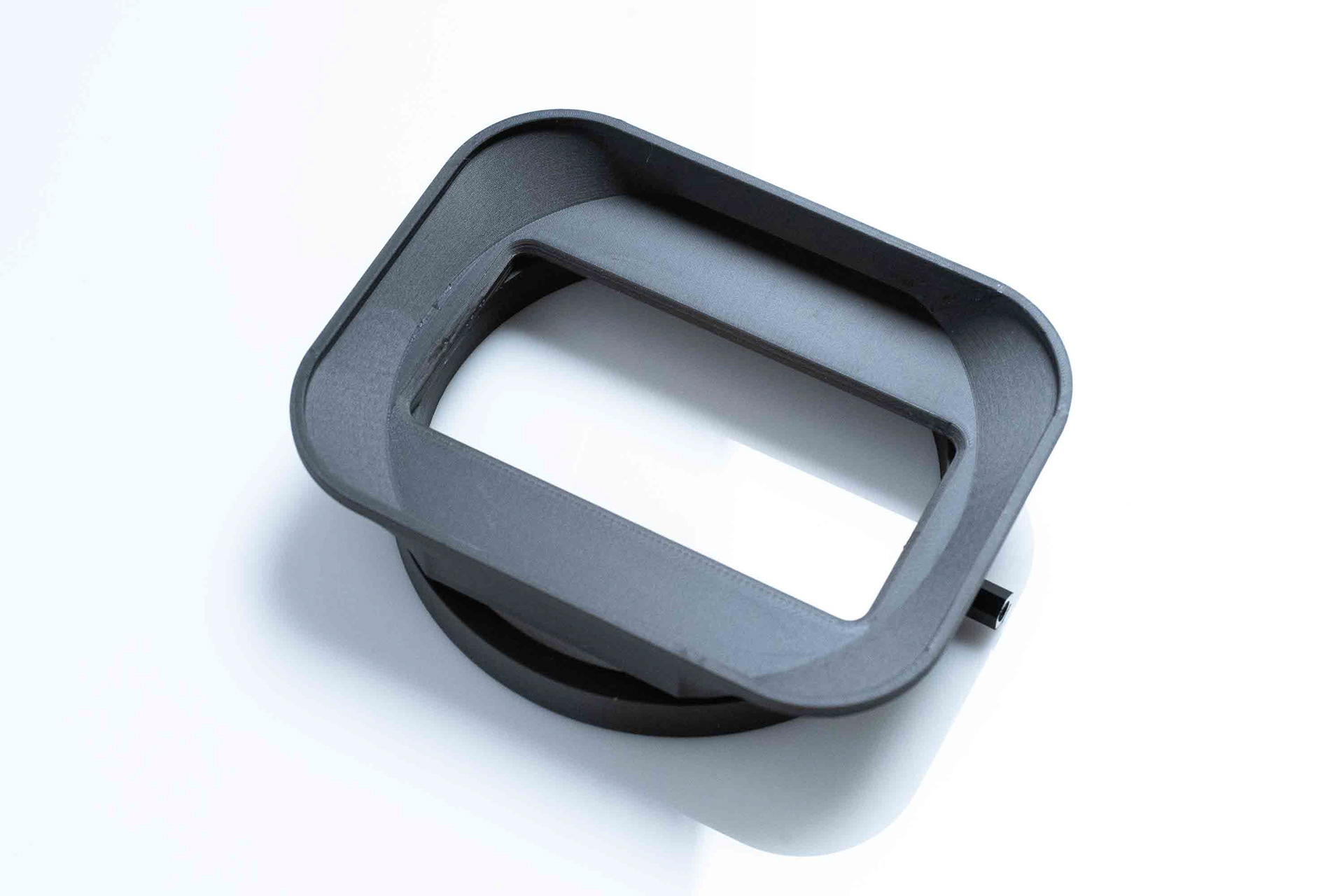 90/105 lens hood front