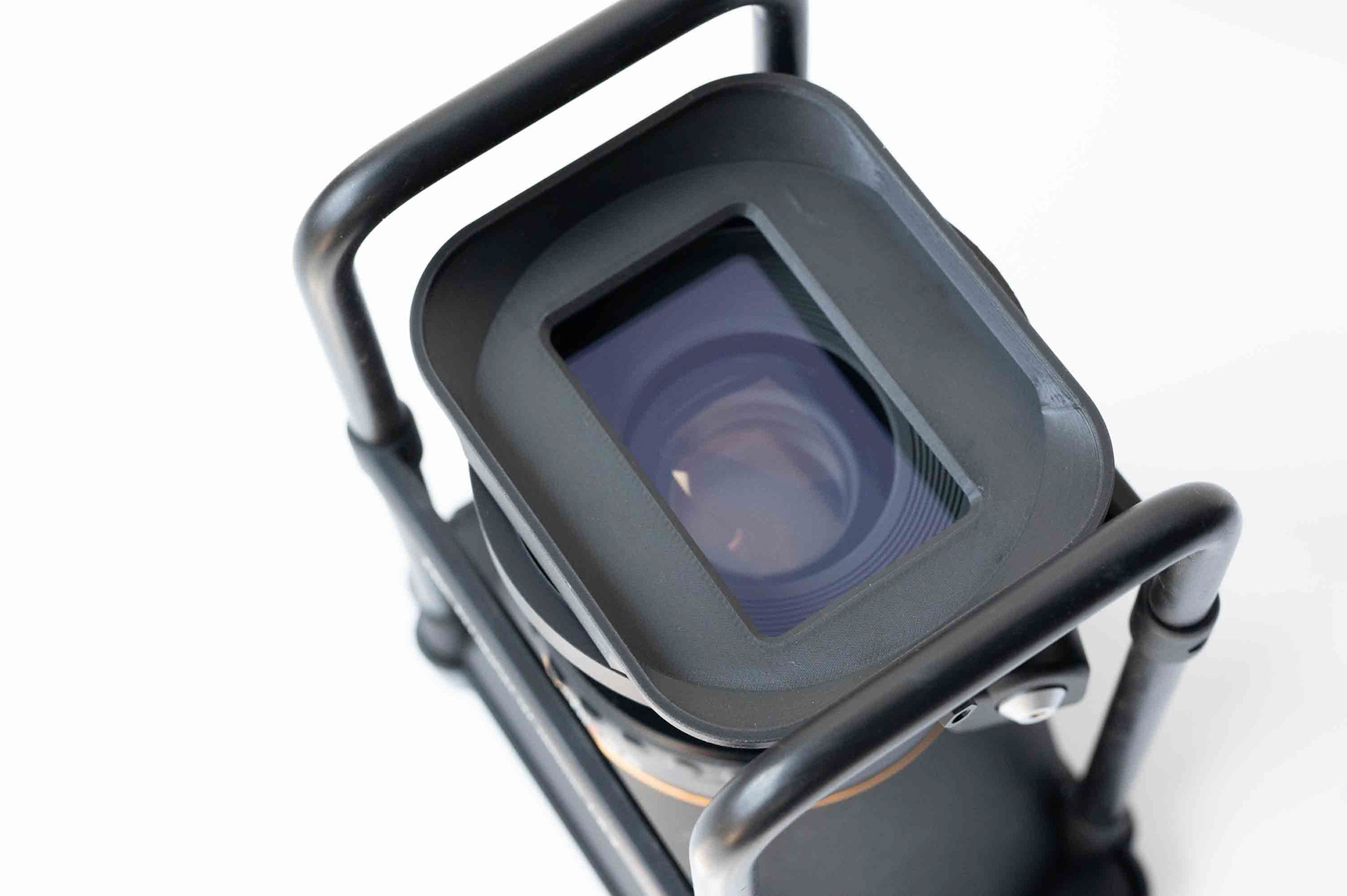 180 lens hood mounted to GX617