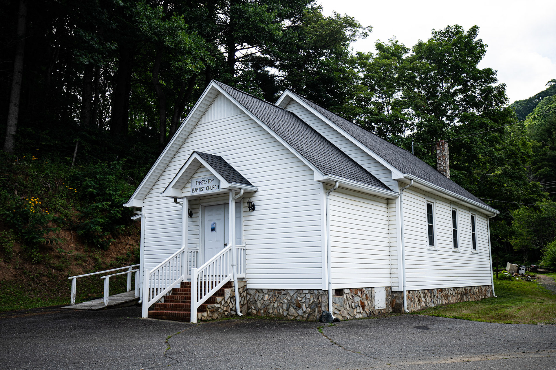 009-086 Three Top Baptist