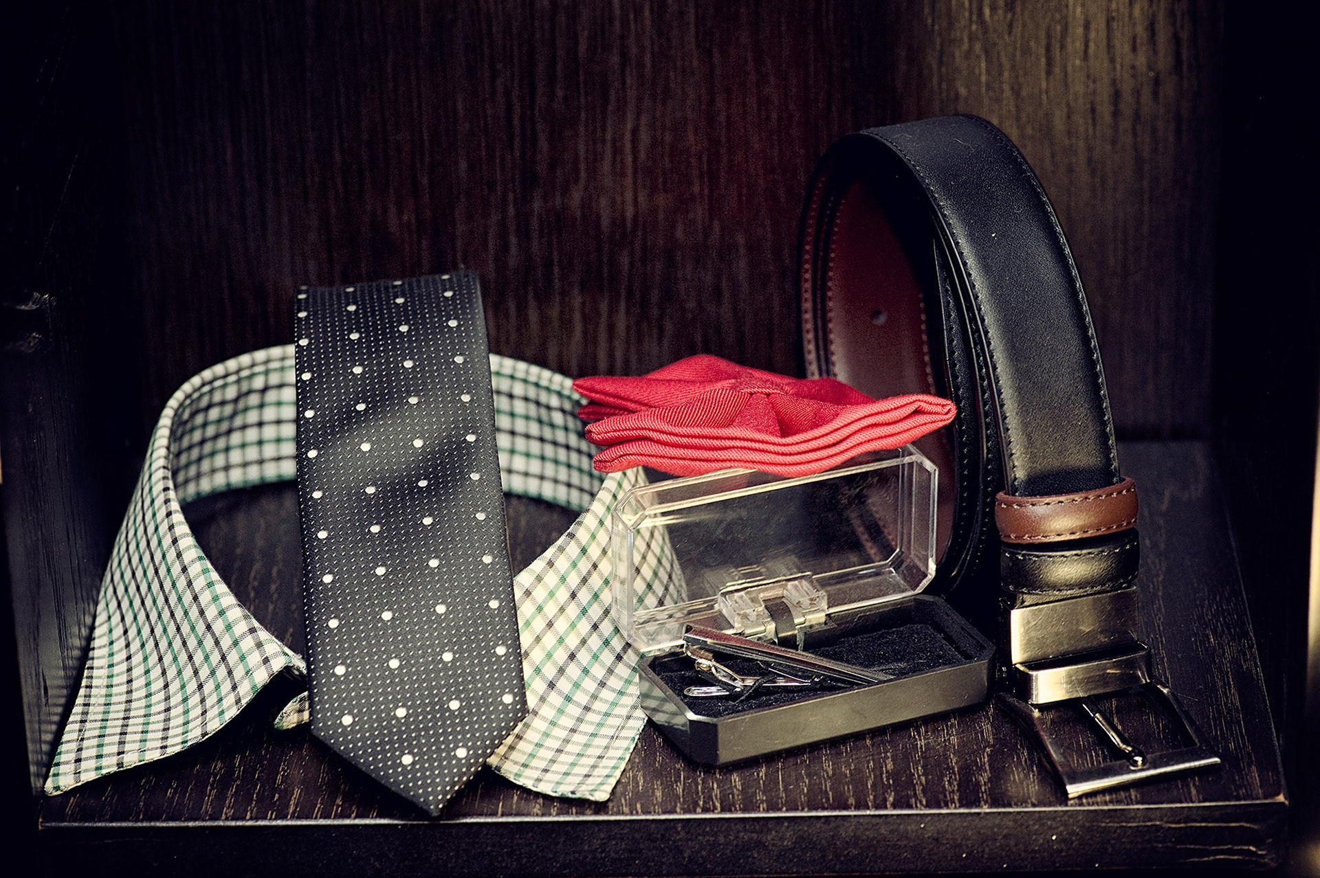 μικρές βιτρίνες αισθητική και χώρος καταστήματος ρούχων υψηλής αισθητικής στη Θεσσαλονίκη