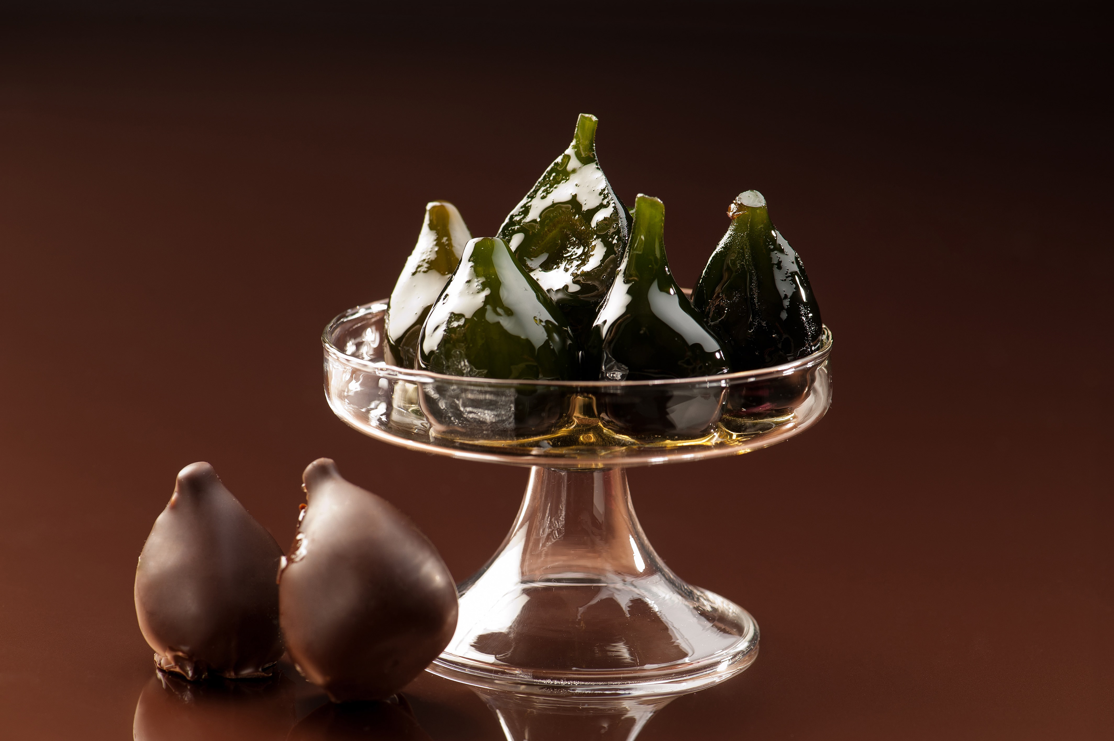 sweet fig dipped in chocolate By laurence-galerie de chocolat