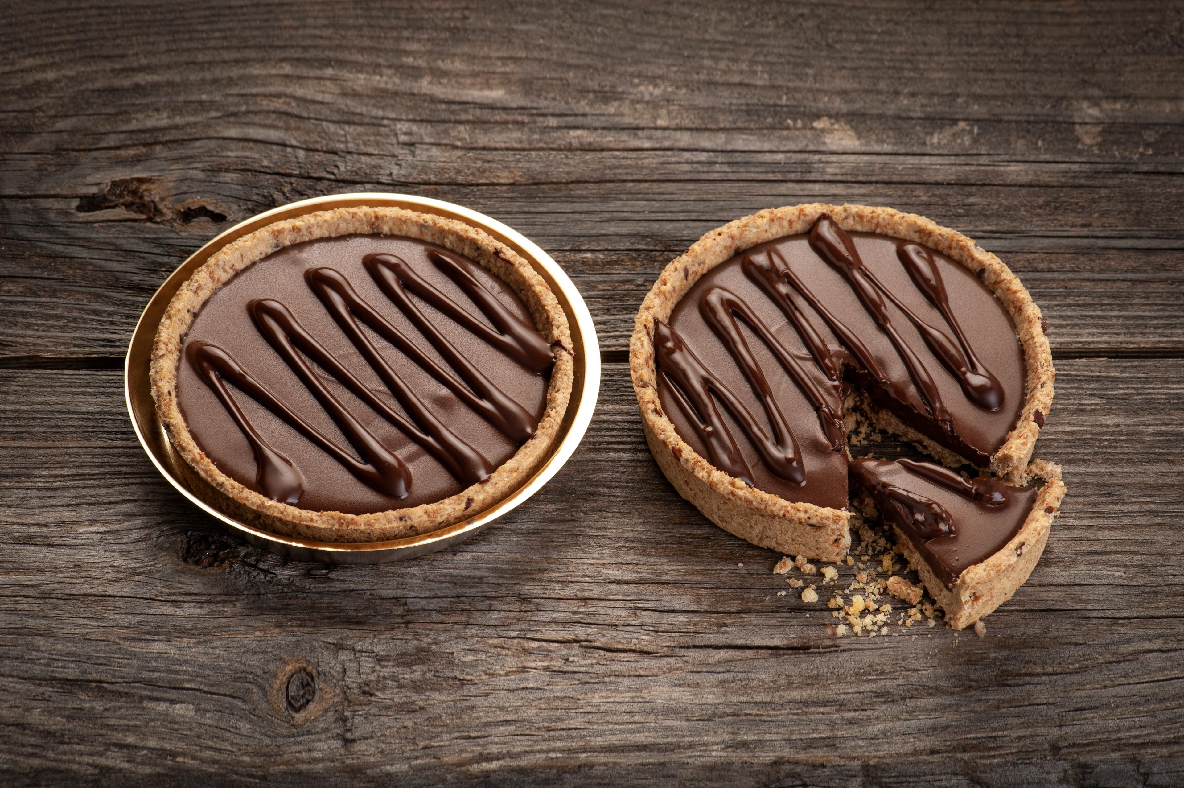 tart with biscuit and dark chocolat by laurence-galerie de chocolate