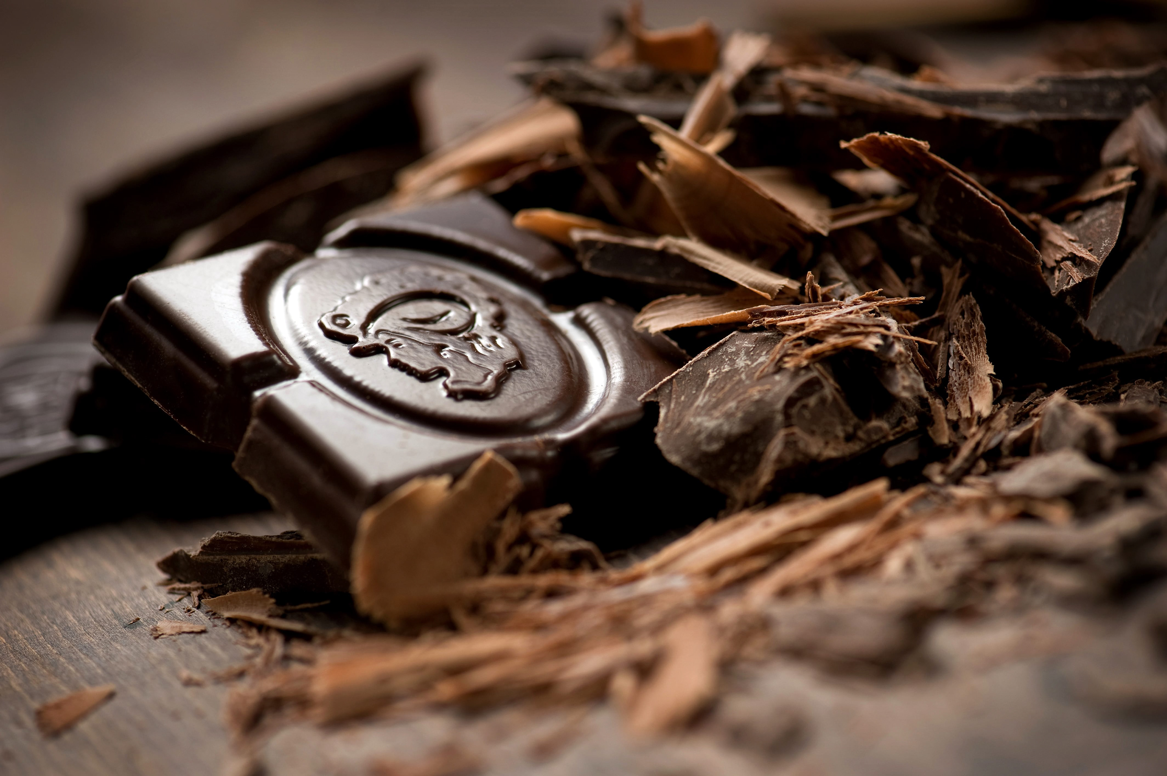 voula gkoti photography a piece of chocolate with grated chocolate for laurence-galerie de chocolat