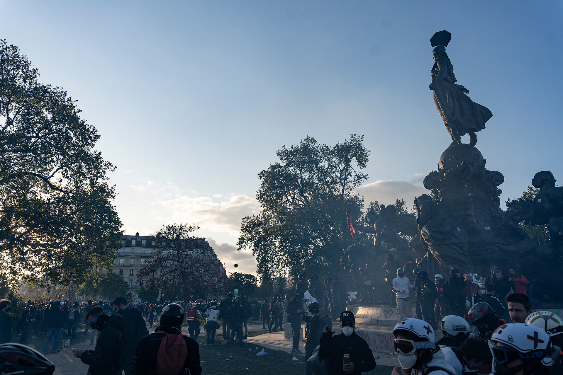 Der Place de la Nation bei Sonnenuntergang.