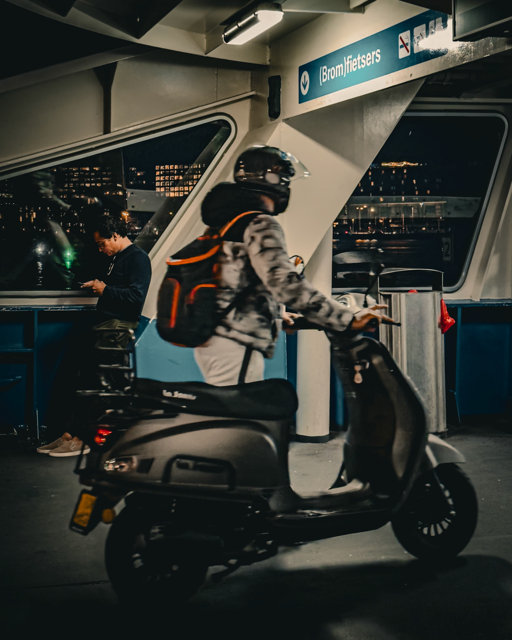 A moment of pause in the hustle of Amsterdam.