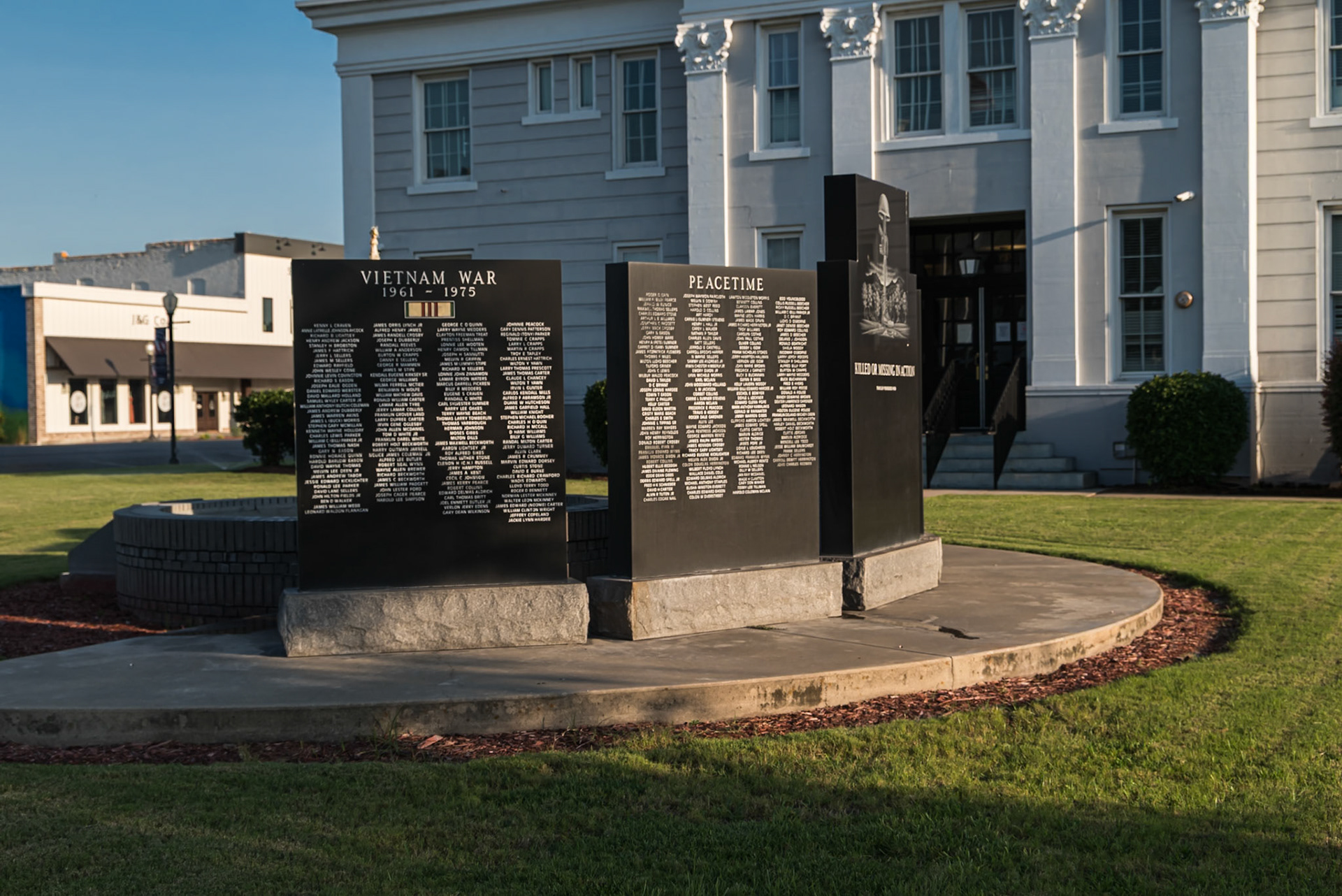 Veterans memorial on the grounds of the Appling County Courthouse in Baxley, in June 2024