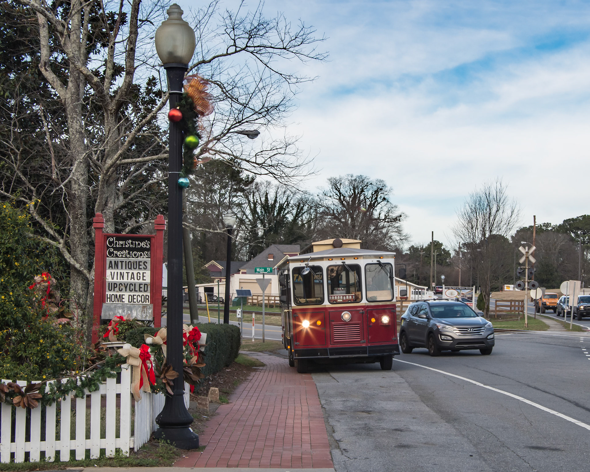 A Woodstock trolley traveling through downtown in January 2016