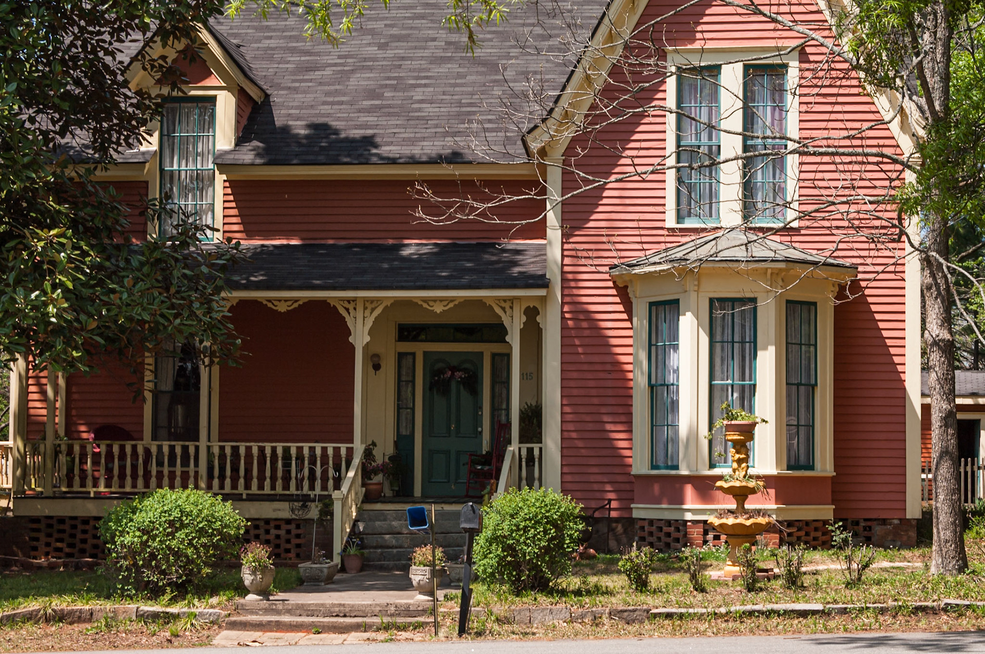 A traditional residence in Crawford, Georgia, photographed in April 2014