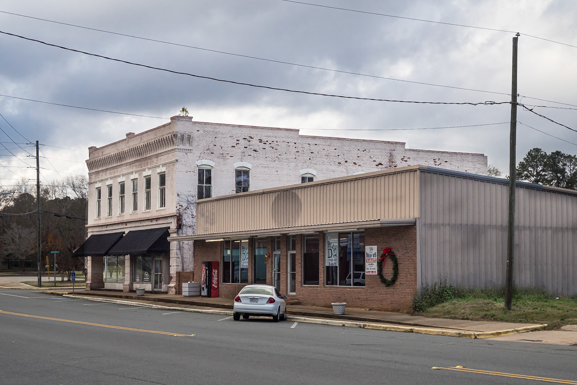 An older commercial building decorated with a holiday wreath in Woodbury, Georgia, in December 2015