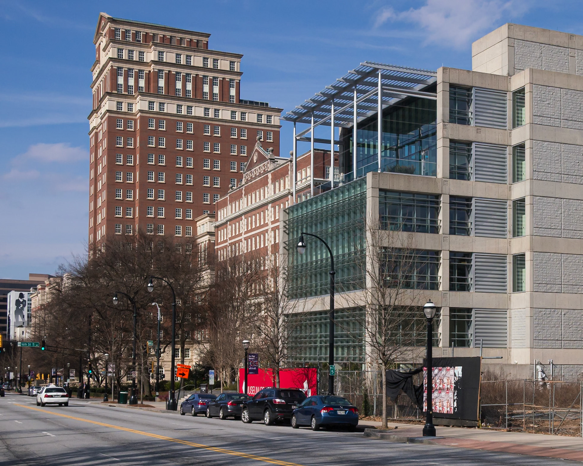 Peachtree Street at 16th Street in Midtown Atlanta, with the High Museum of Art at right