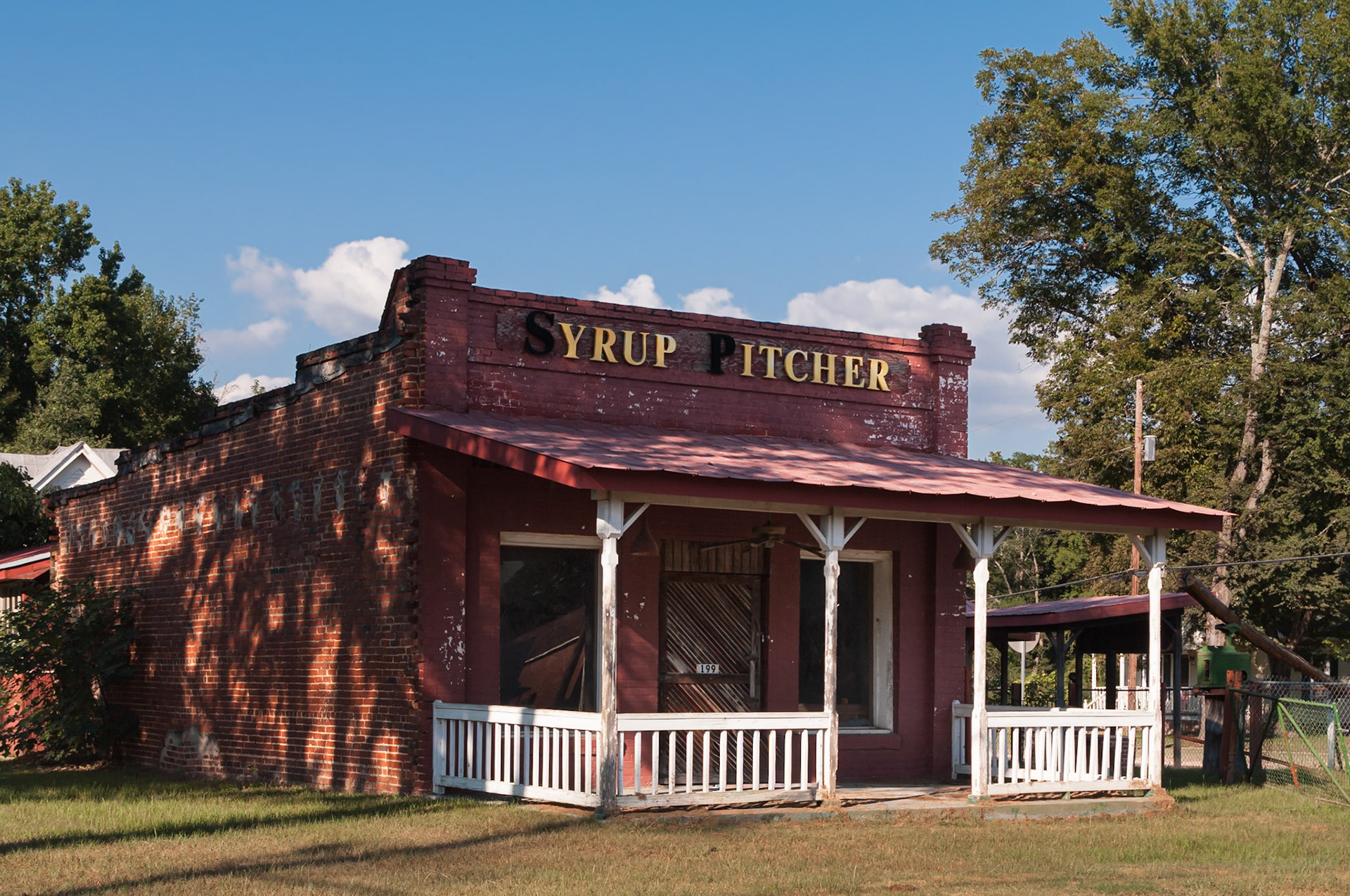 The Syrup Pitcher building in Toomsboro, Georgia, photographed in September 2013