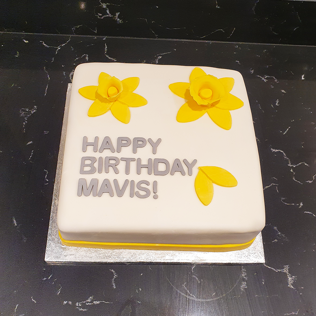 Sunny Daffodil Vanilla Cake