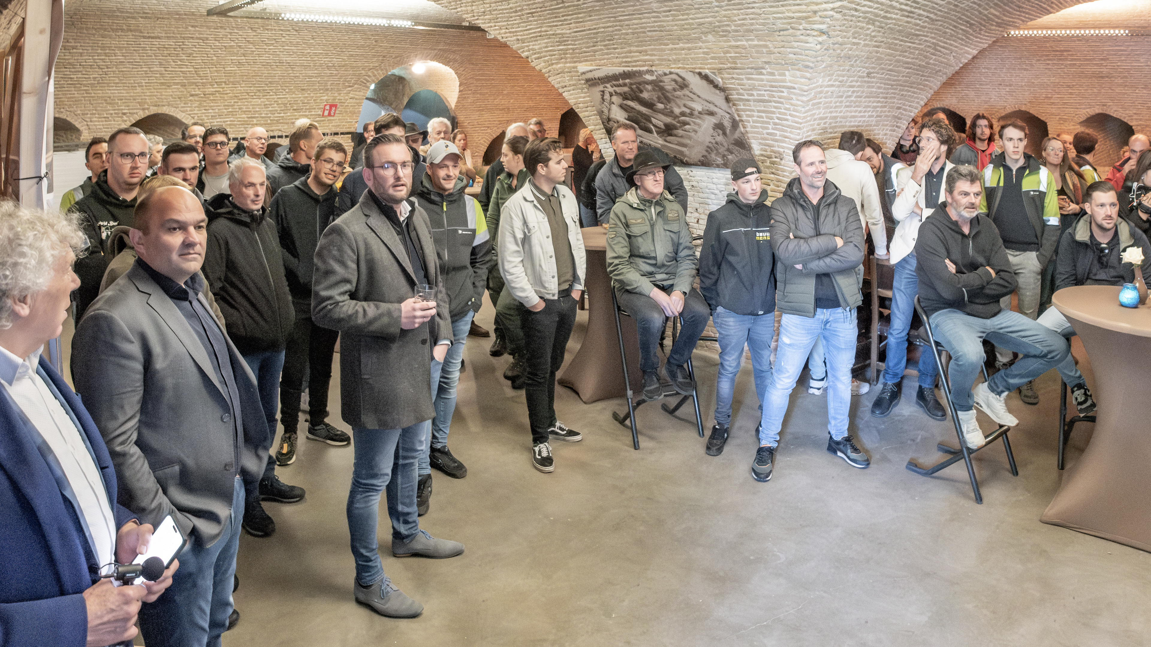 Feestelijke opening Fort Sabina's restauratie gevel kazerne 