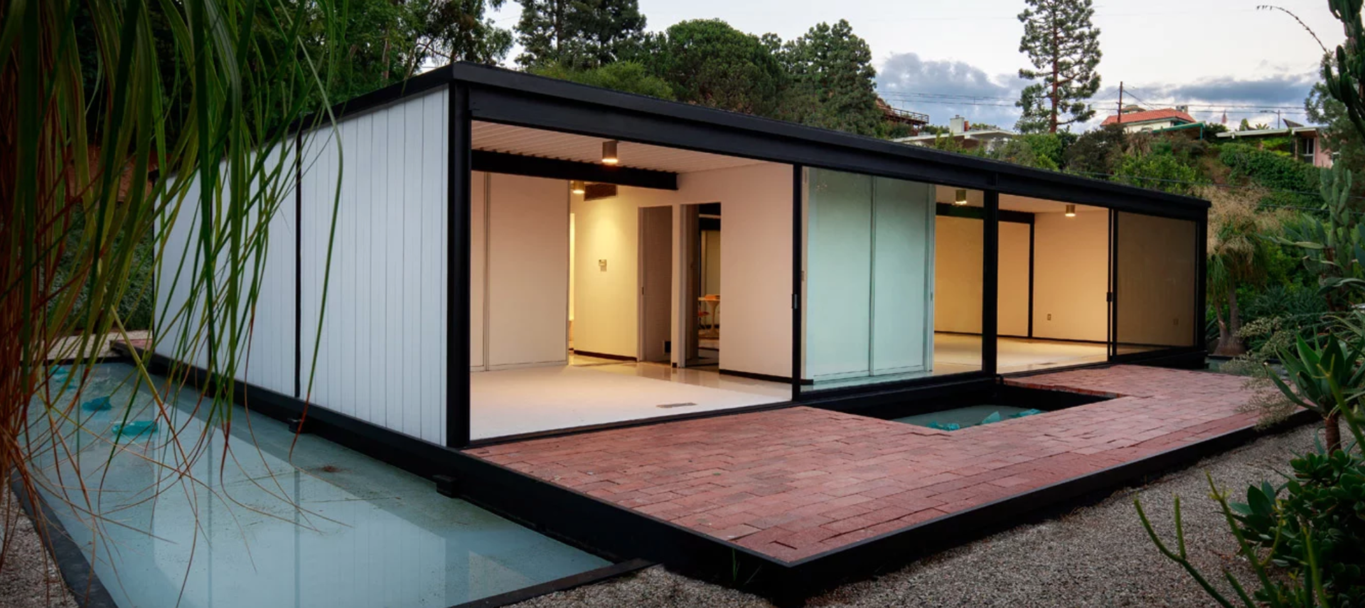 Pierre Koenig's case study house 21 in Los Angeles