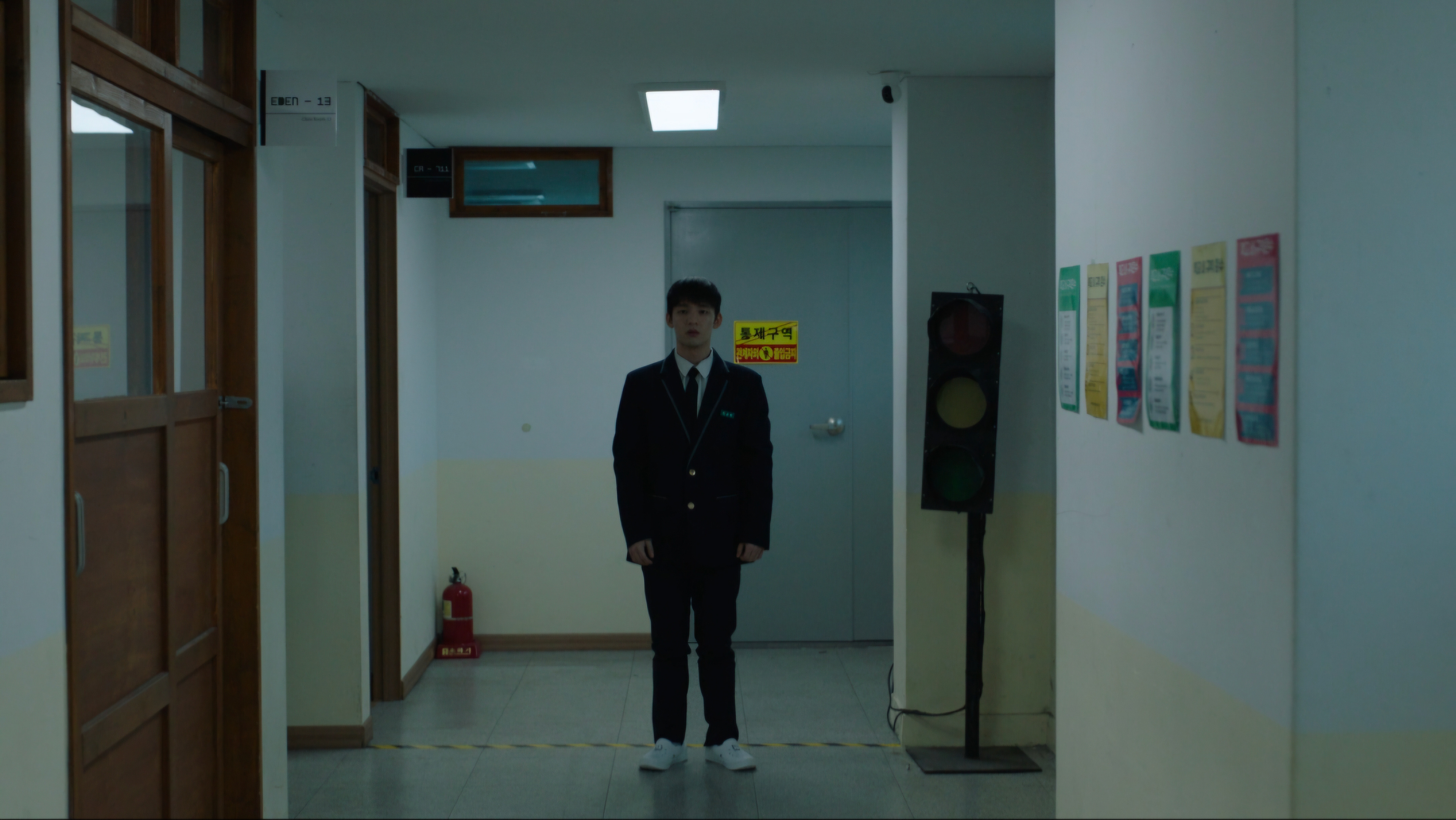 인간작동 Human Operated