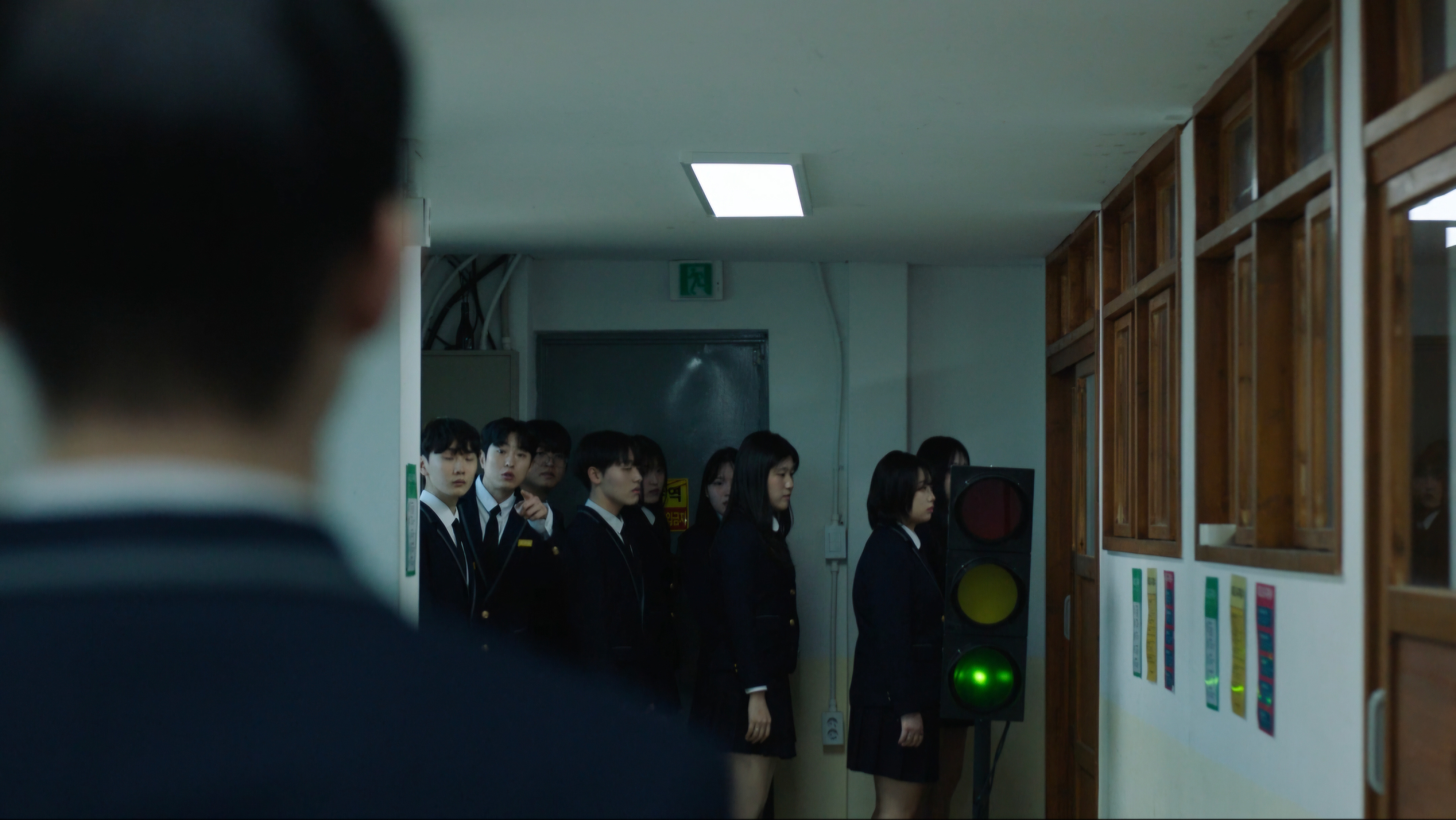 인간작동 Human Operated
