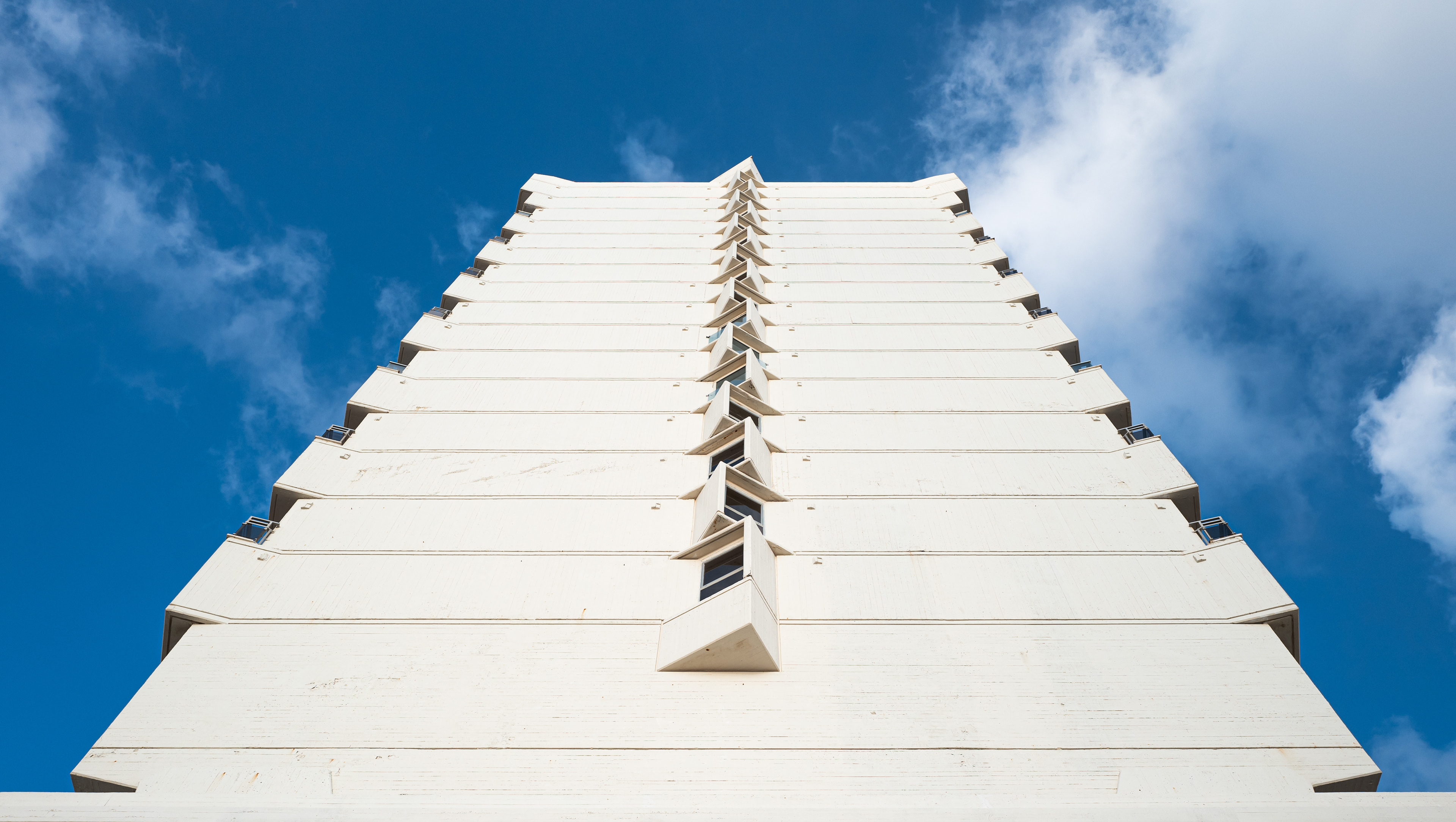 TEL AVIV 18