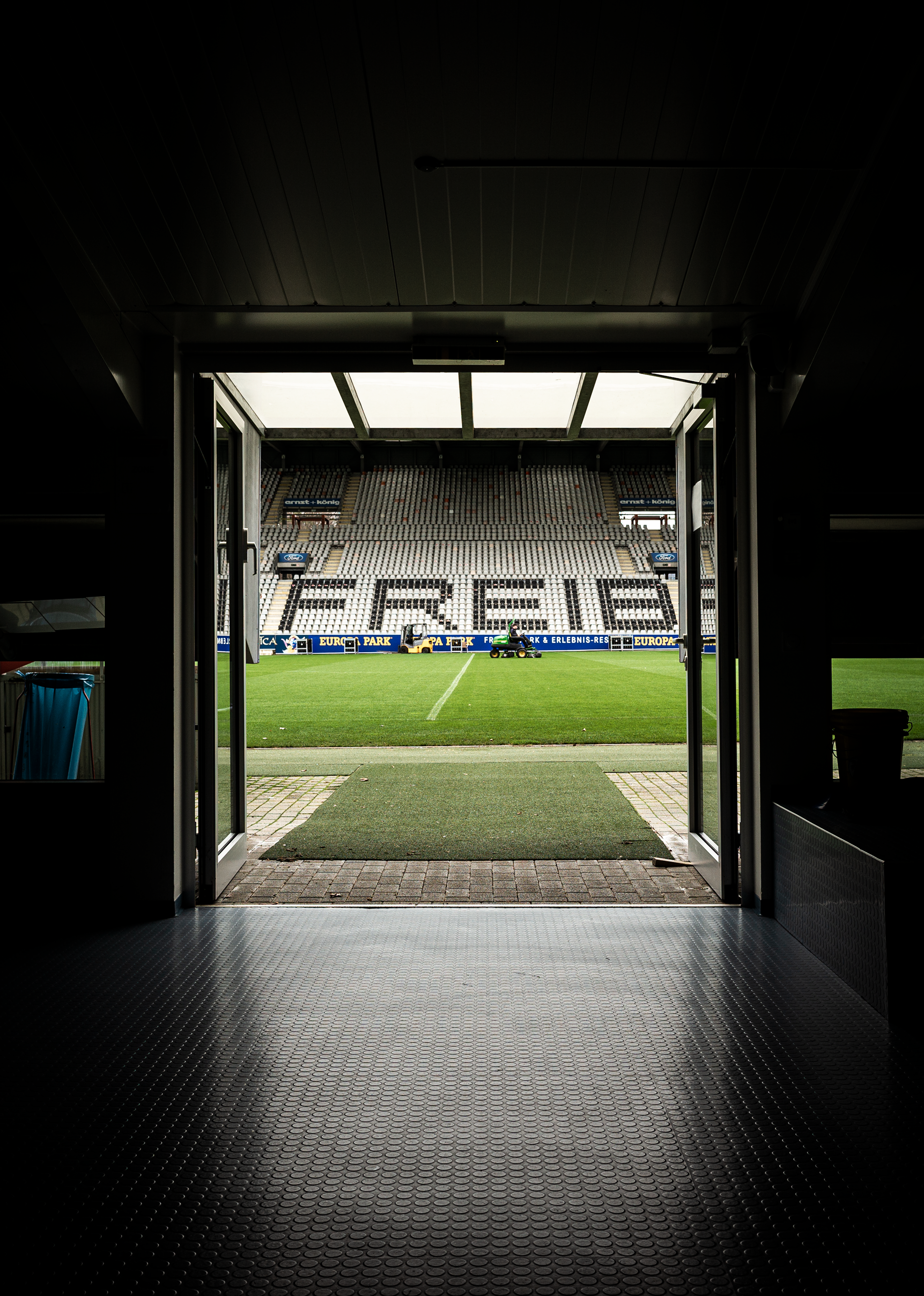 HAUPTTRIBÜNE