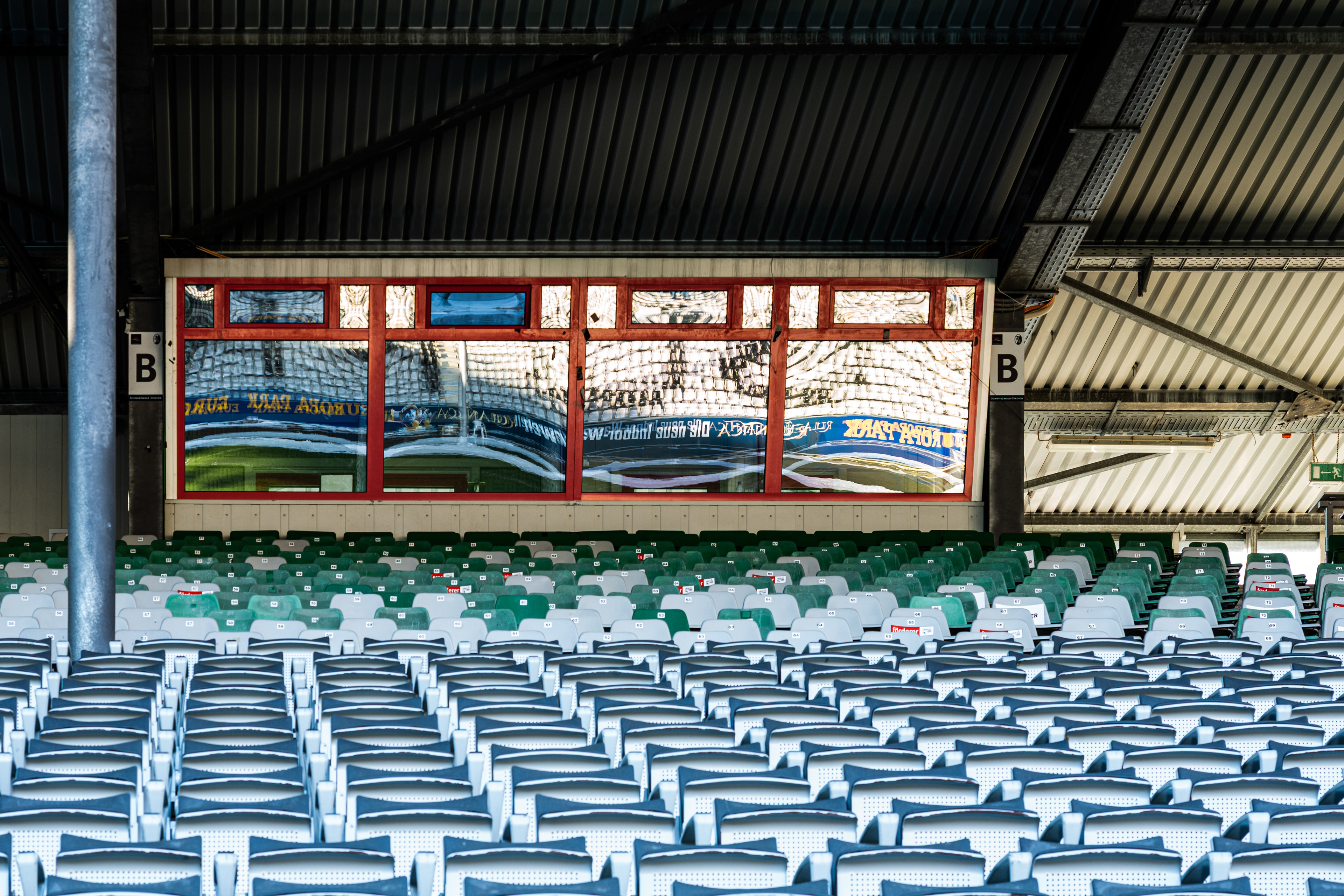 HAUPTTRIBÜNE