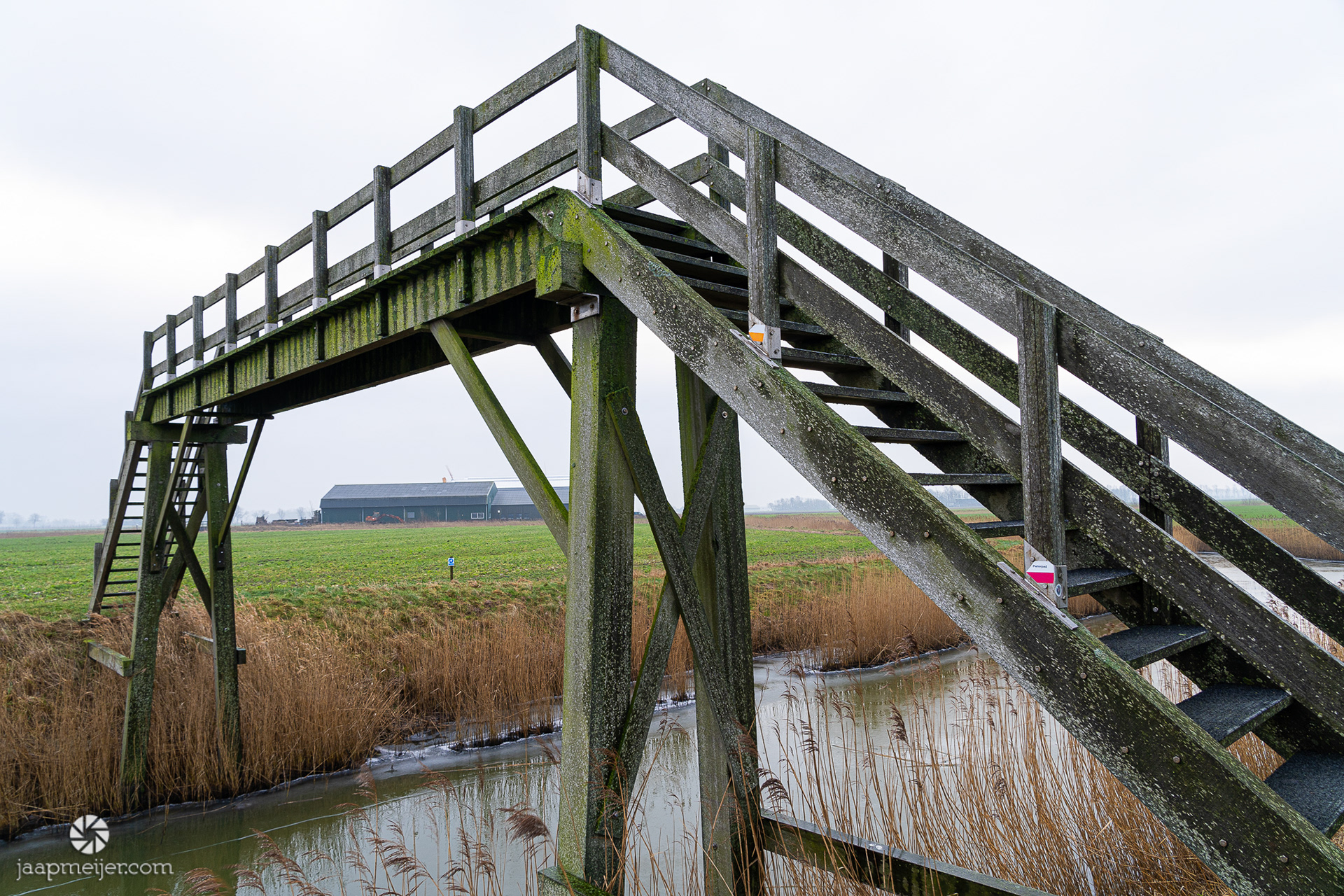 Gaan hier serieus nog hoge vaartuigen langs? Een mooi hoog punt voor een foto.