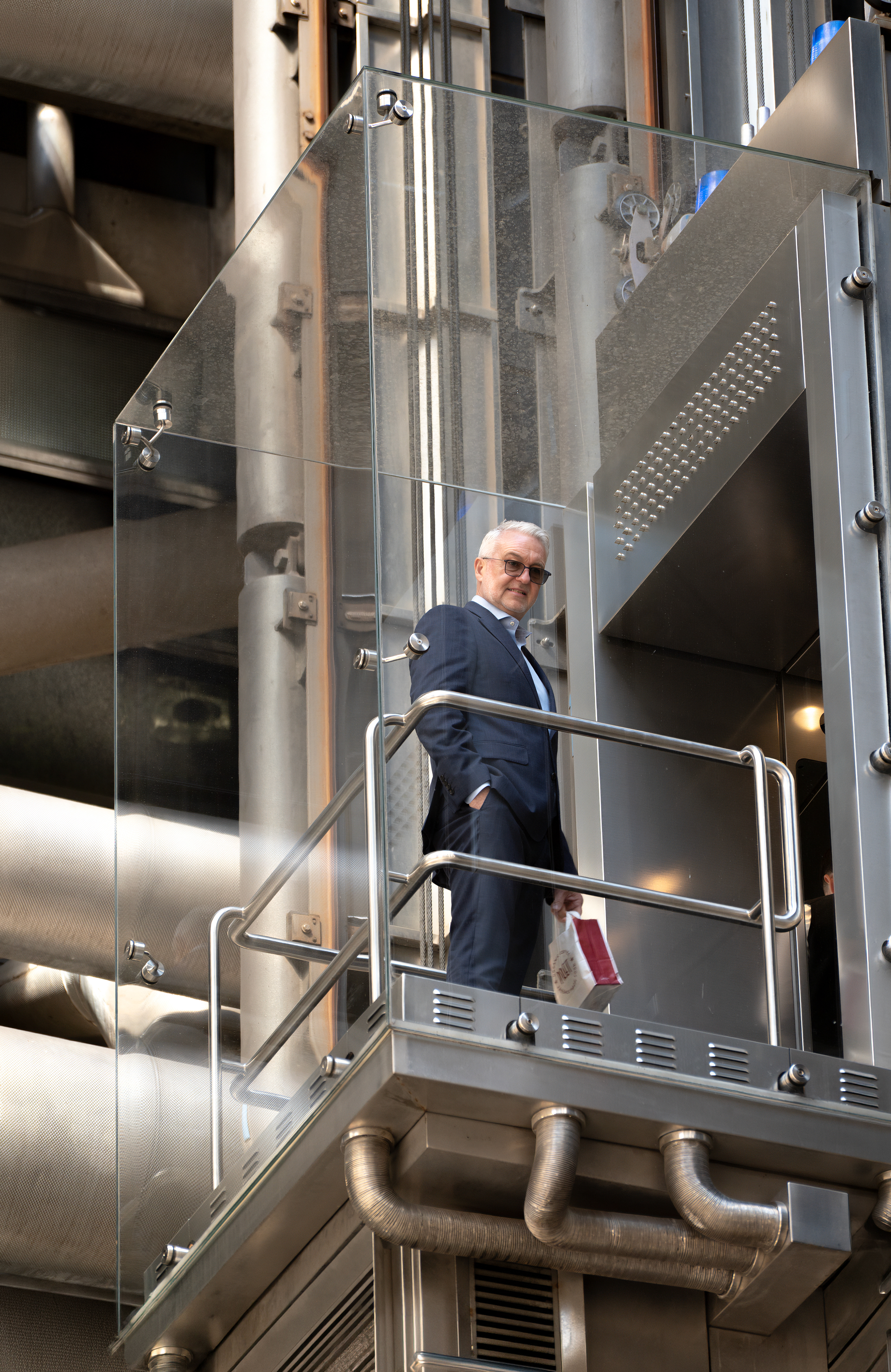 External lift VII, Lloyds of London