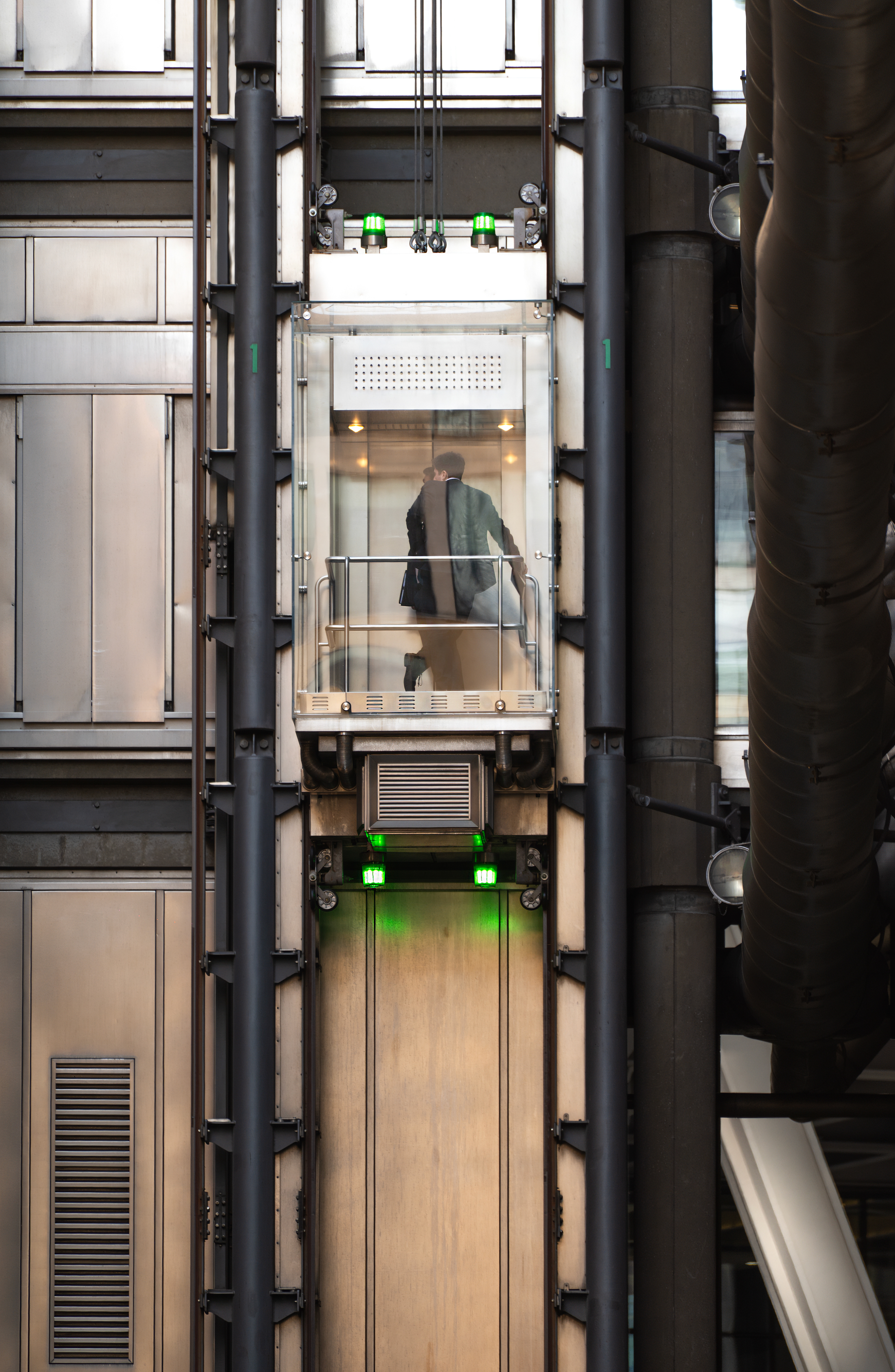 External lift IV, Lloyds of London