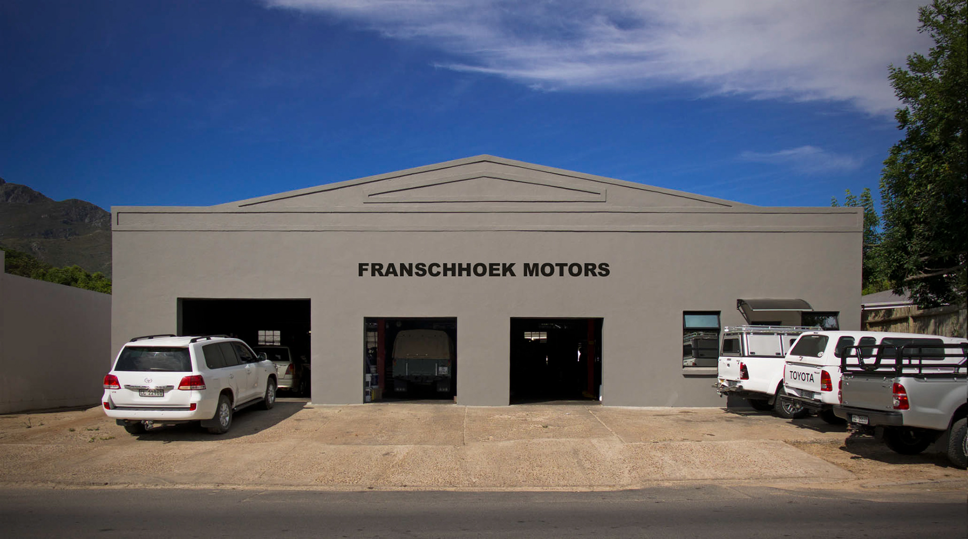 FRANSCHHOEK MOTORS, South-Africa, PVA-paint on plaster.