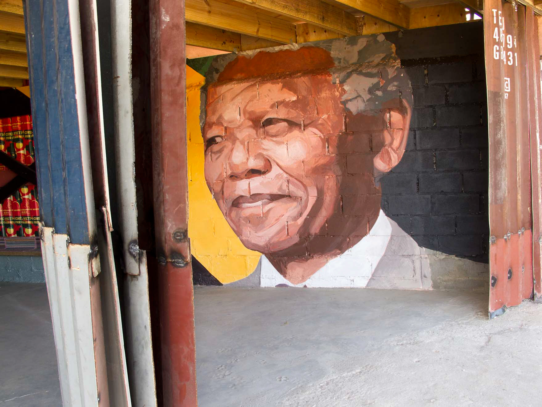 BATHO'S PLACE TOWNSHIP RESTAURANT, Nelson MAndela-mural, Langrug informal settlement, Franschhoek, South-Africa, PVC-paint on cement block.