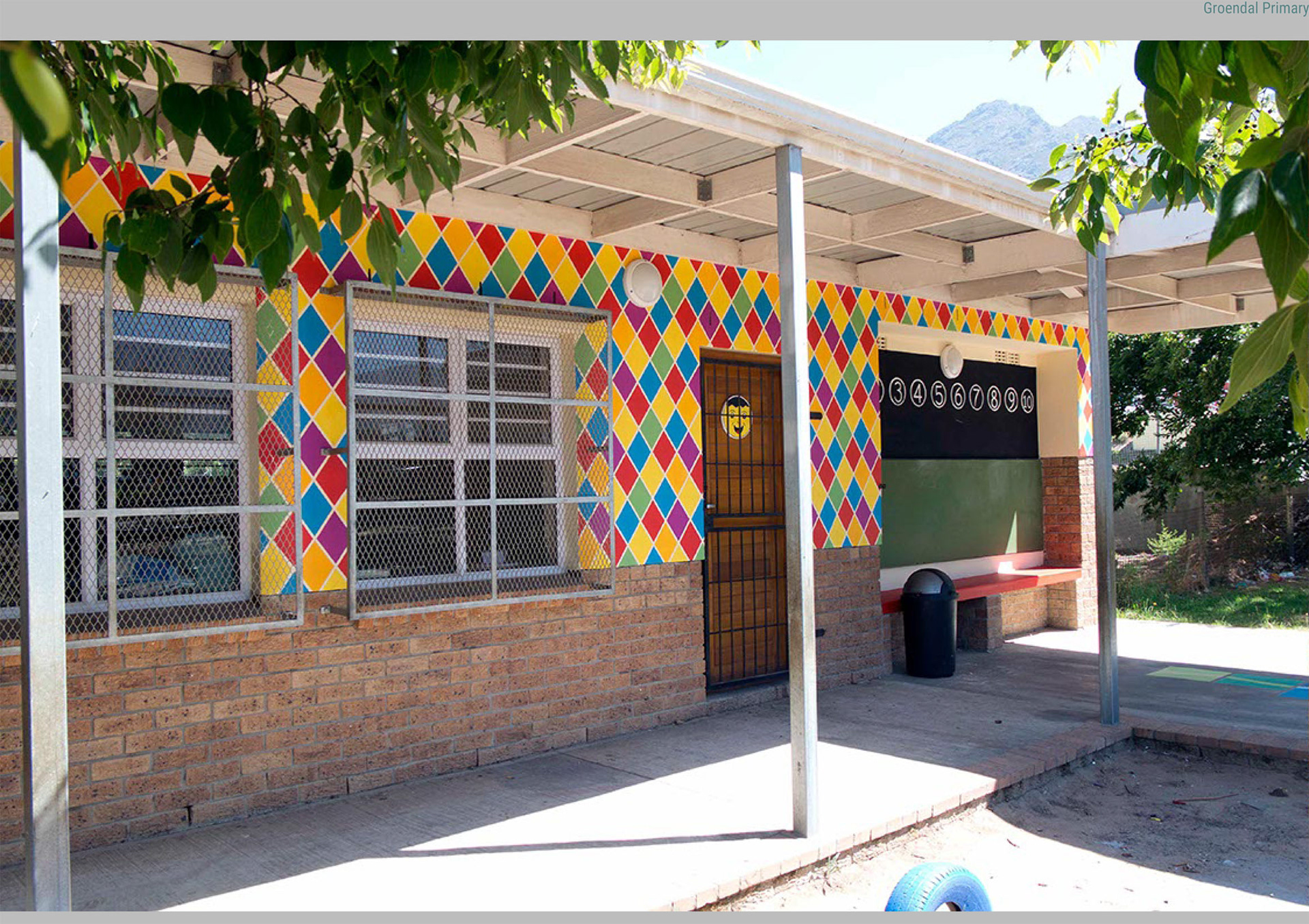 HARLEQUIN DIAMOND PATTERN at Groendal Primary school, Franschhoek, South-Africa, PVA-paint on plaster.