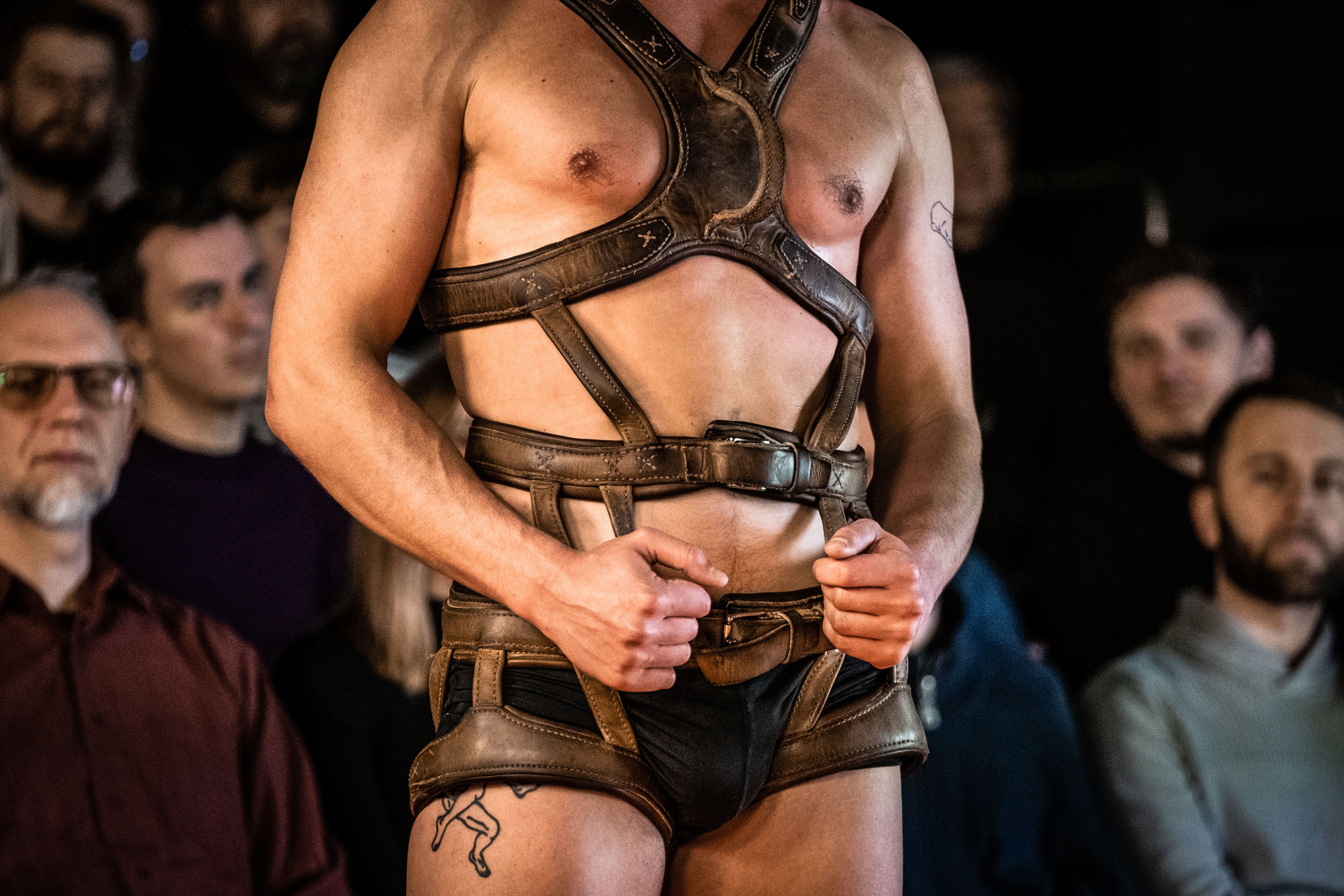 Un Loup pour l'Homme: Cuir