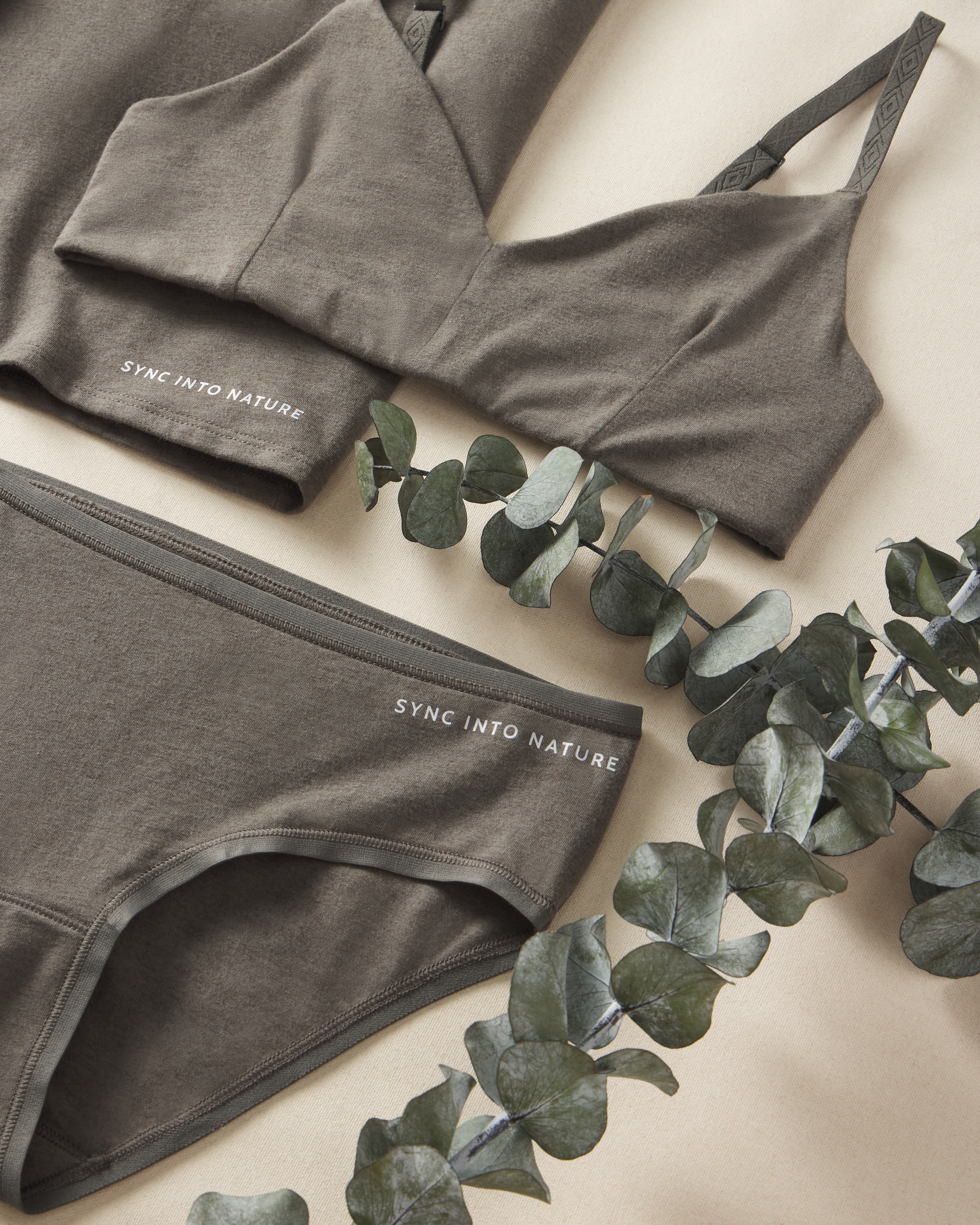 Art Direction: Dally Tram | Photography Studio: Damian Lloyd