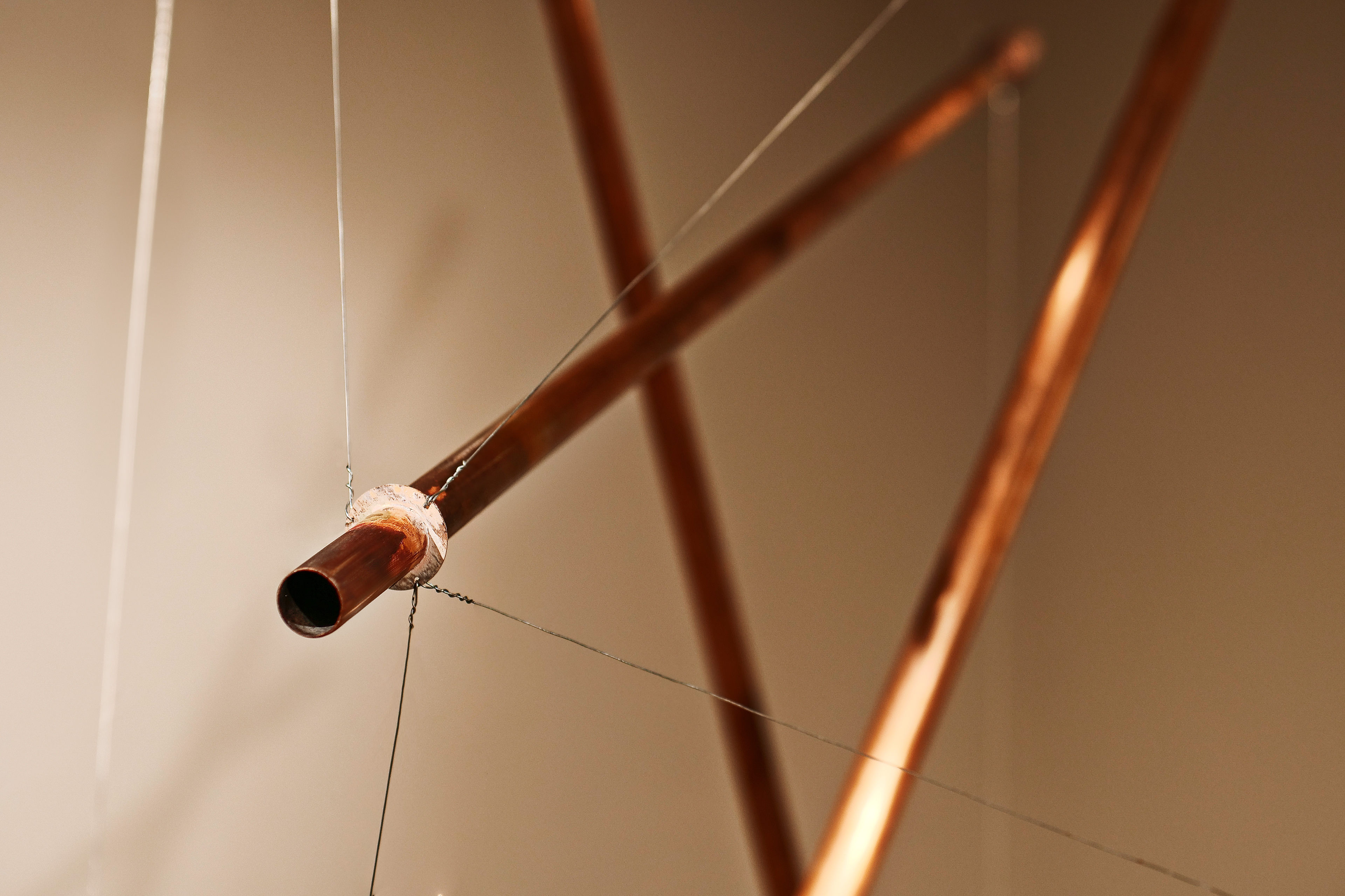 The design of the connecting part is key to enable an architectural system to sound like a musical instrument.