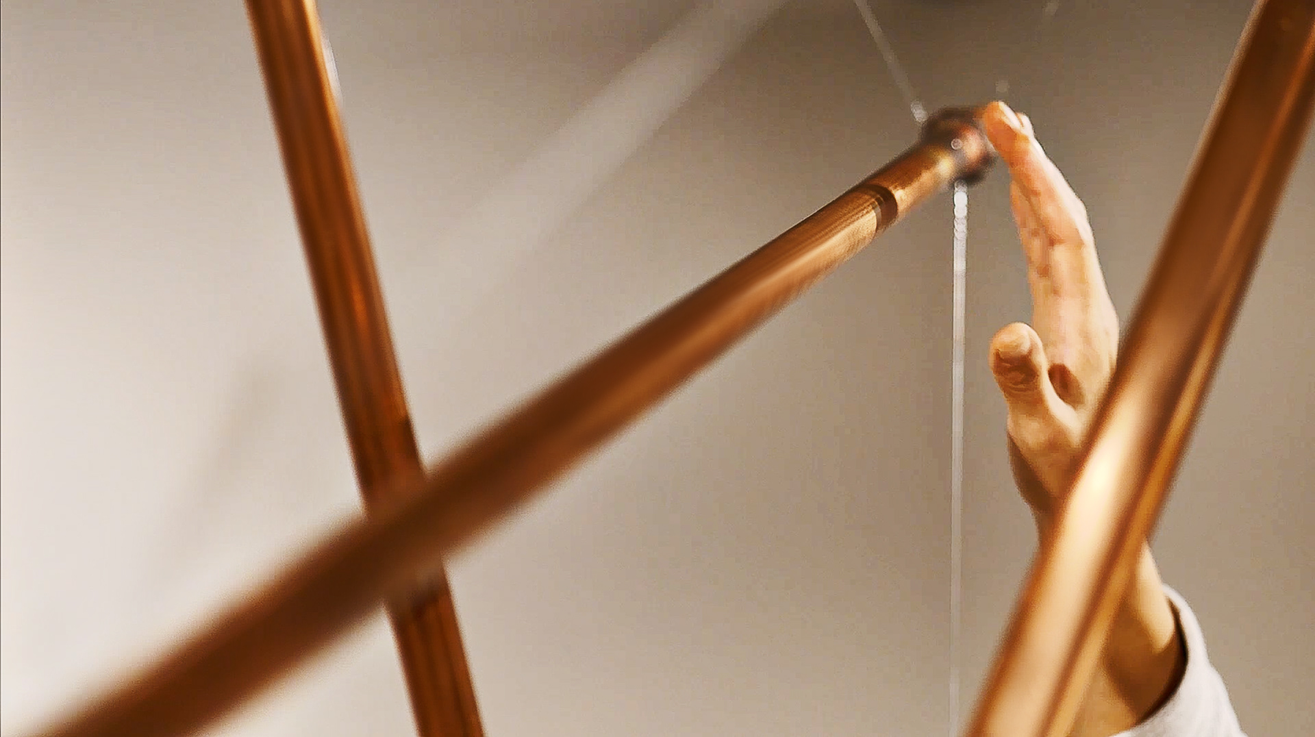 The sound vibrations can be felt and stopped by touch.