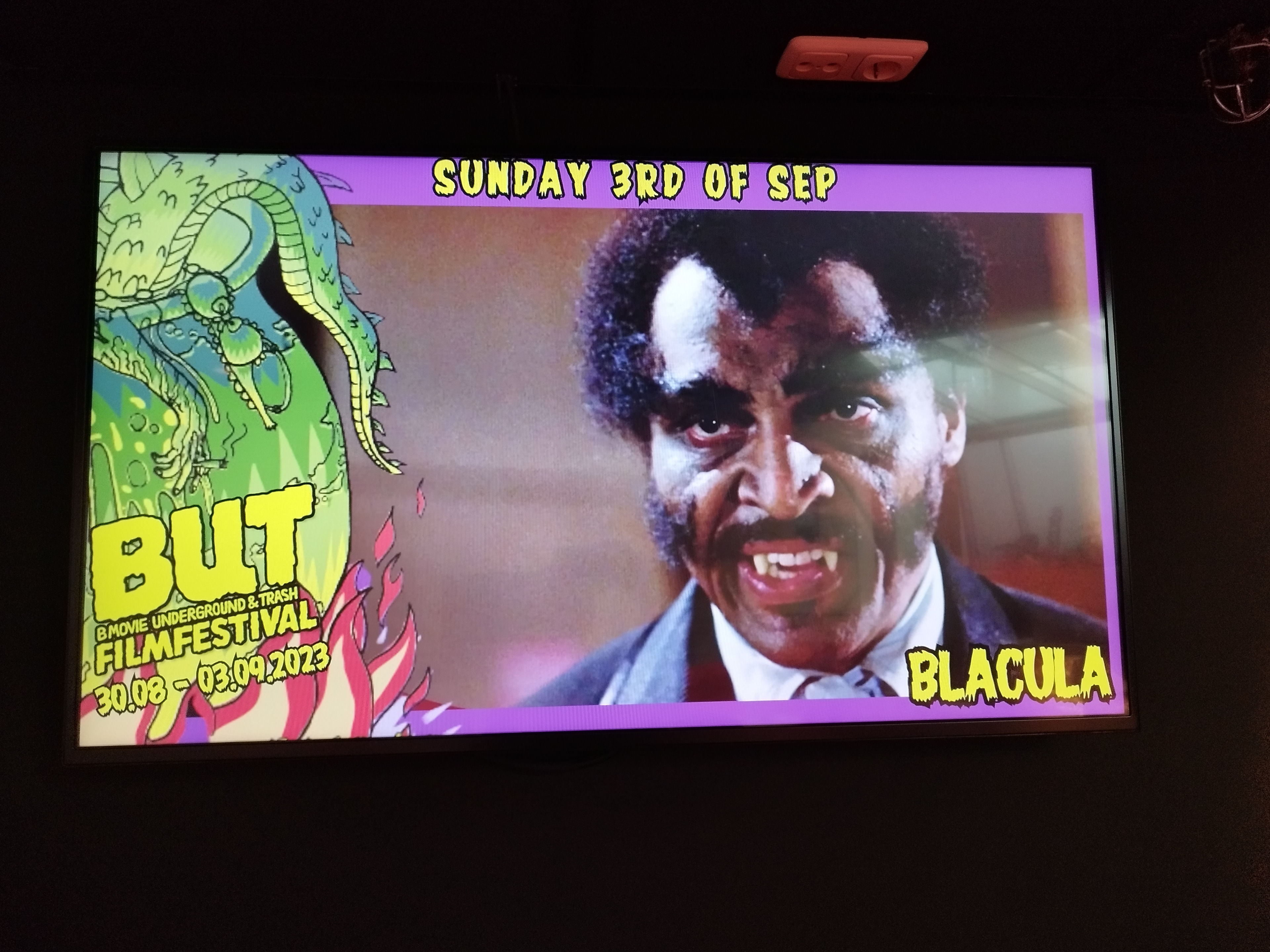 Illustration as border element on information screens.