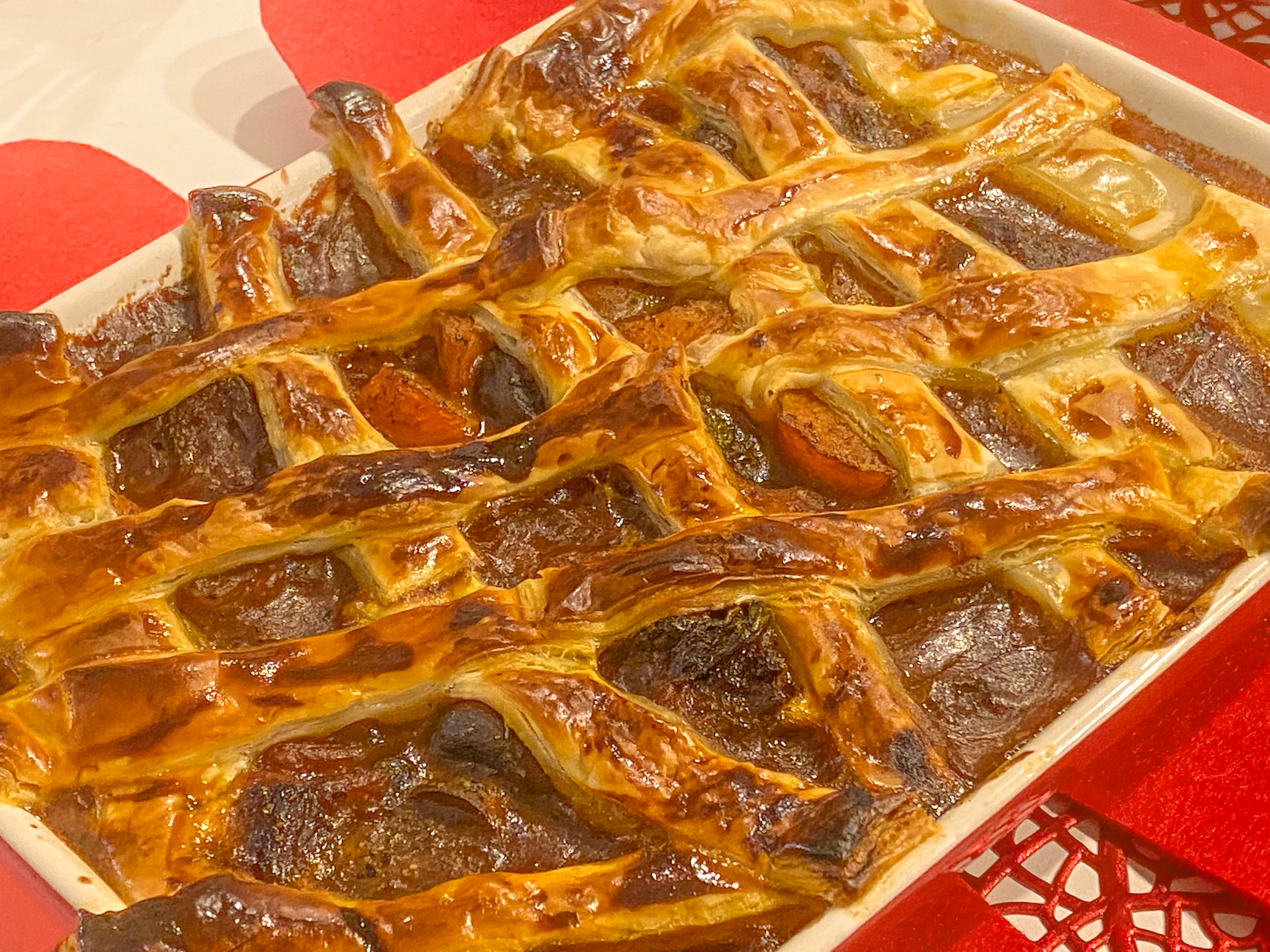 格之進コラボ ネック肉のビーフシチューパイ