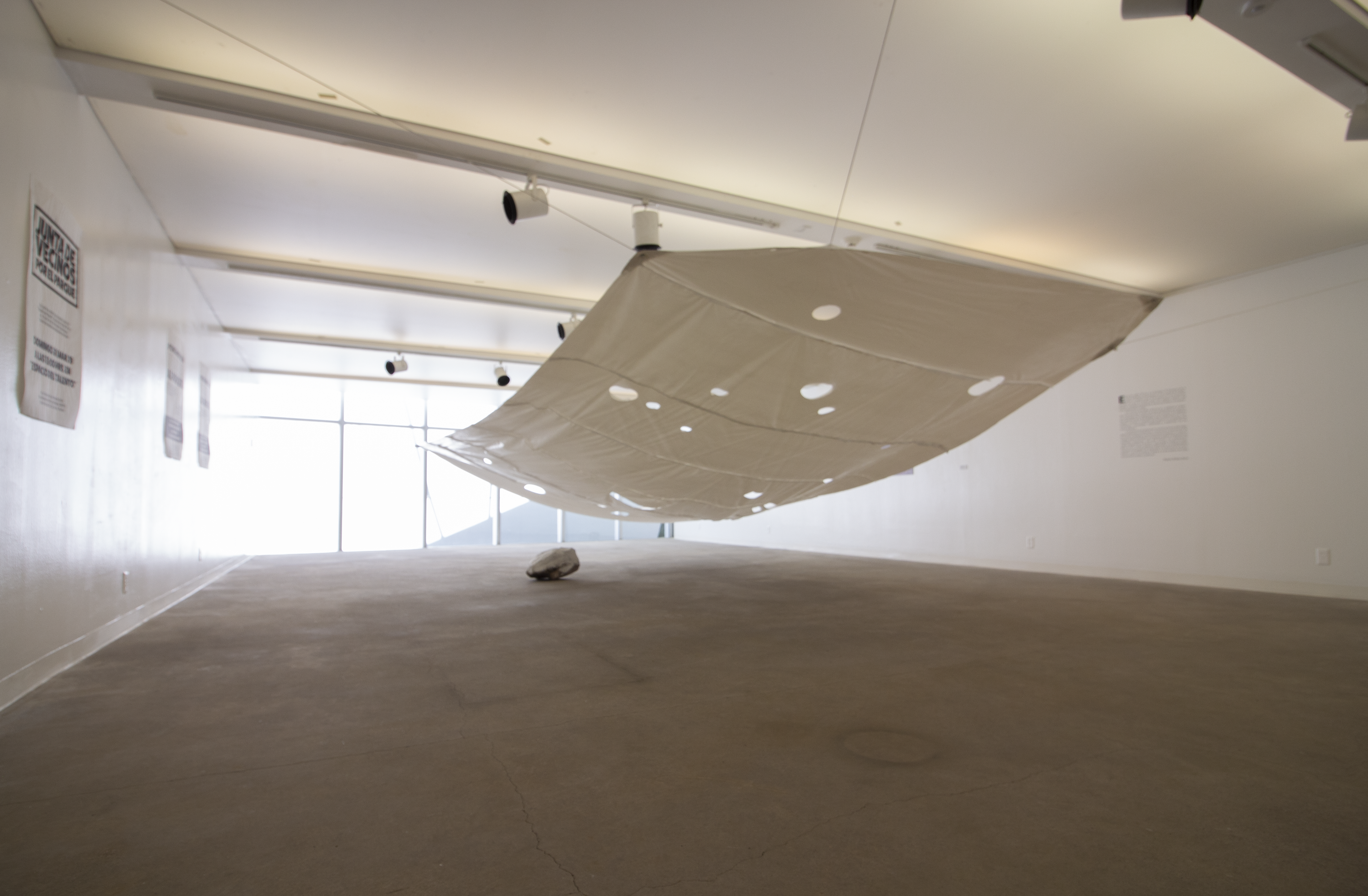 Montaje de la exposición "Espacio Difuso, Anomalía Social", La Miscelánea de UNARTE, Puebla, 2019.