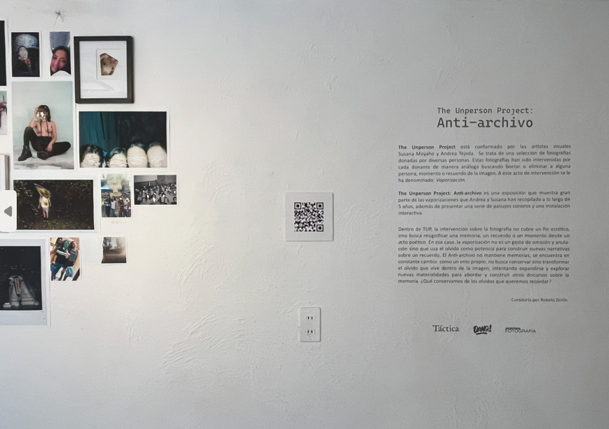 Detalle del montaje de la exposición del "Anti-archivo" en la galería de Proyecto Táctica (Puebla, 2021). 