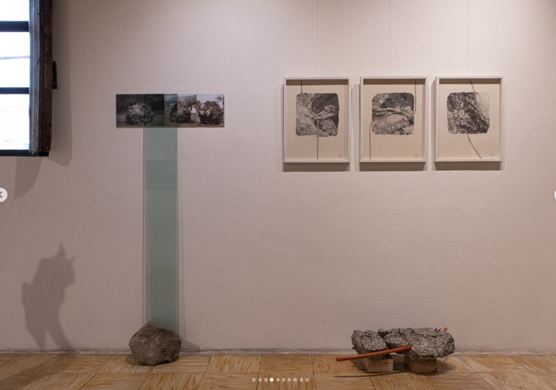 Detalle del montaje de la exposición en la galería Munive Arte Contemporáneo (Tlaxcala, 2021). 