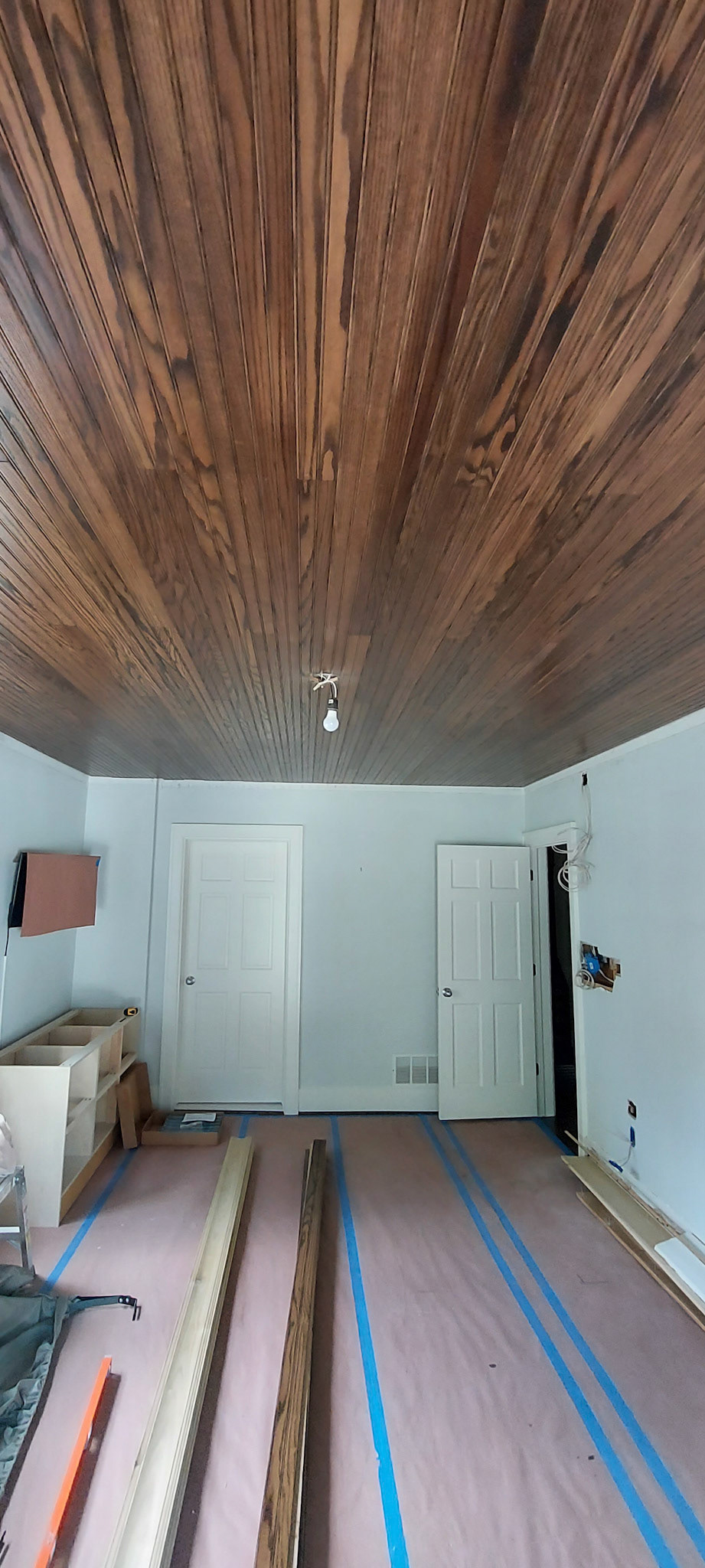 Ceiling. leveled, beadboard installed