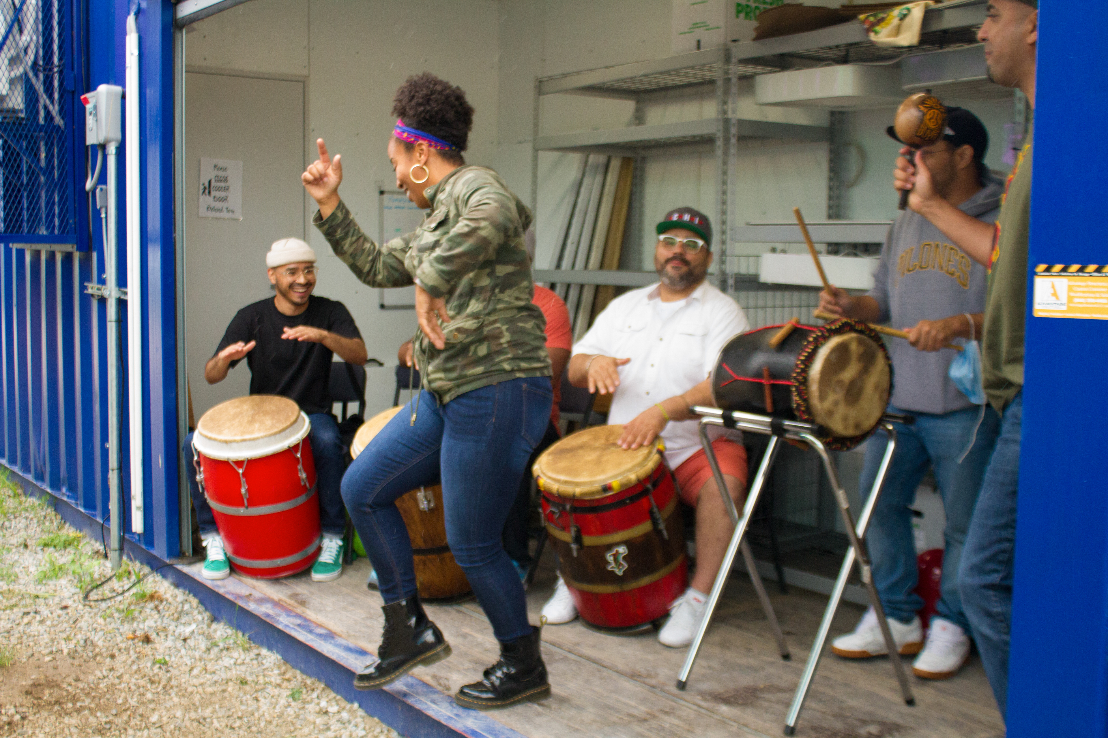 Bomba instruments include the subidor/primo, maracas, and the cua/fua.