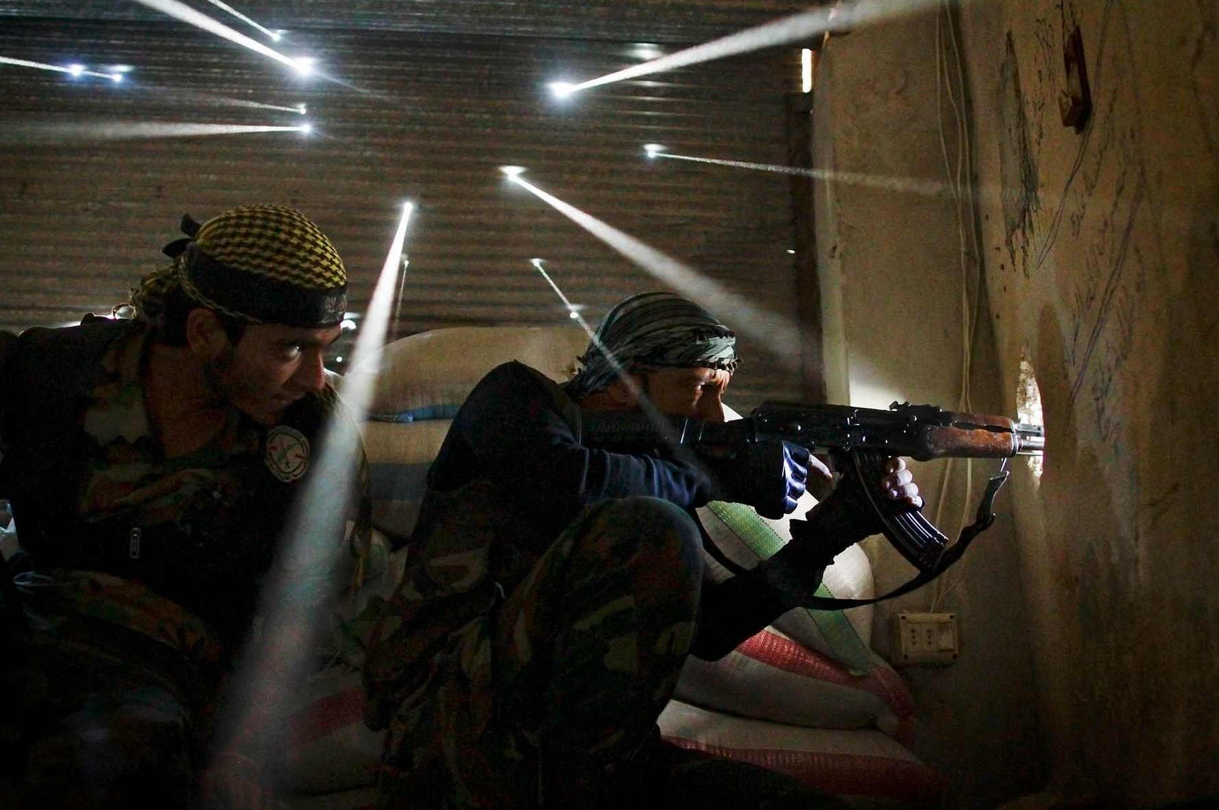 Asi entraria la luz de las balas de los sicarios en la escena donde hieren a "El Diablo" 