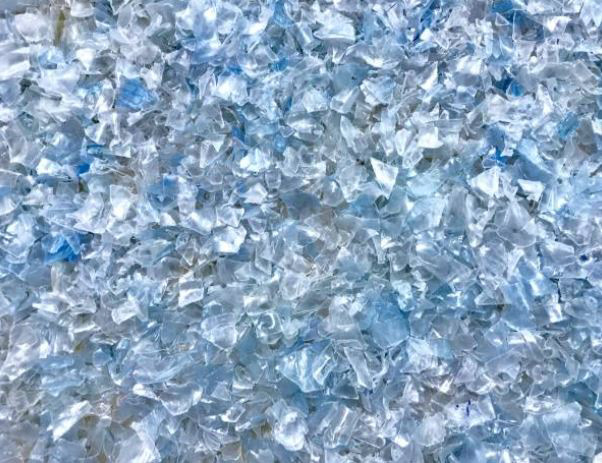 Baffles acoustiques réalisées à partir de bouteilles recyclées