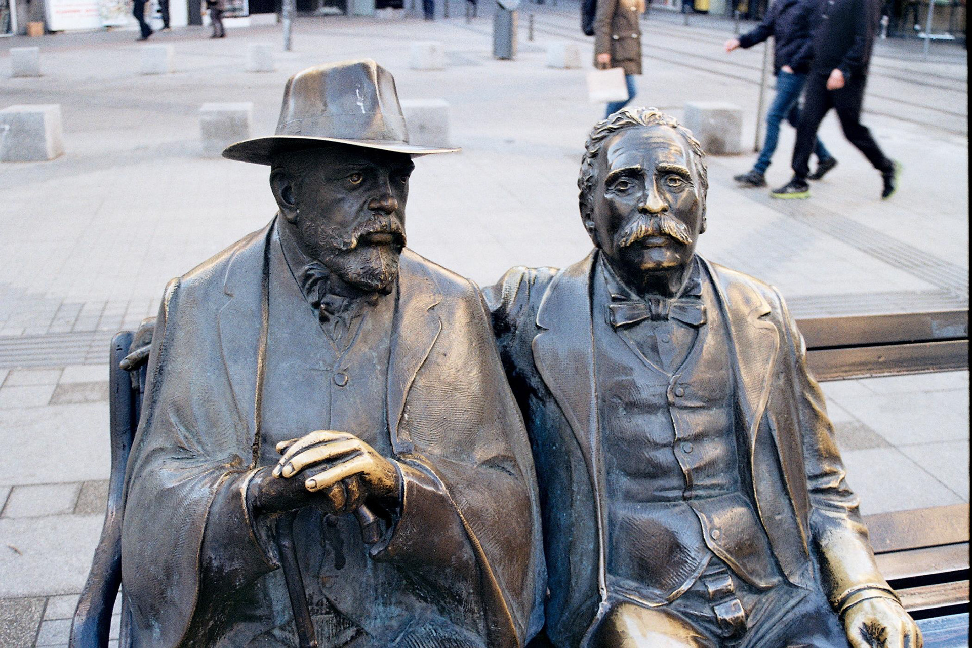 Bench statue