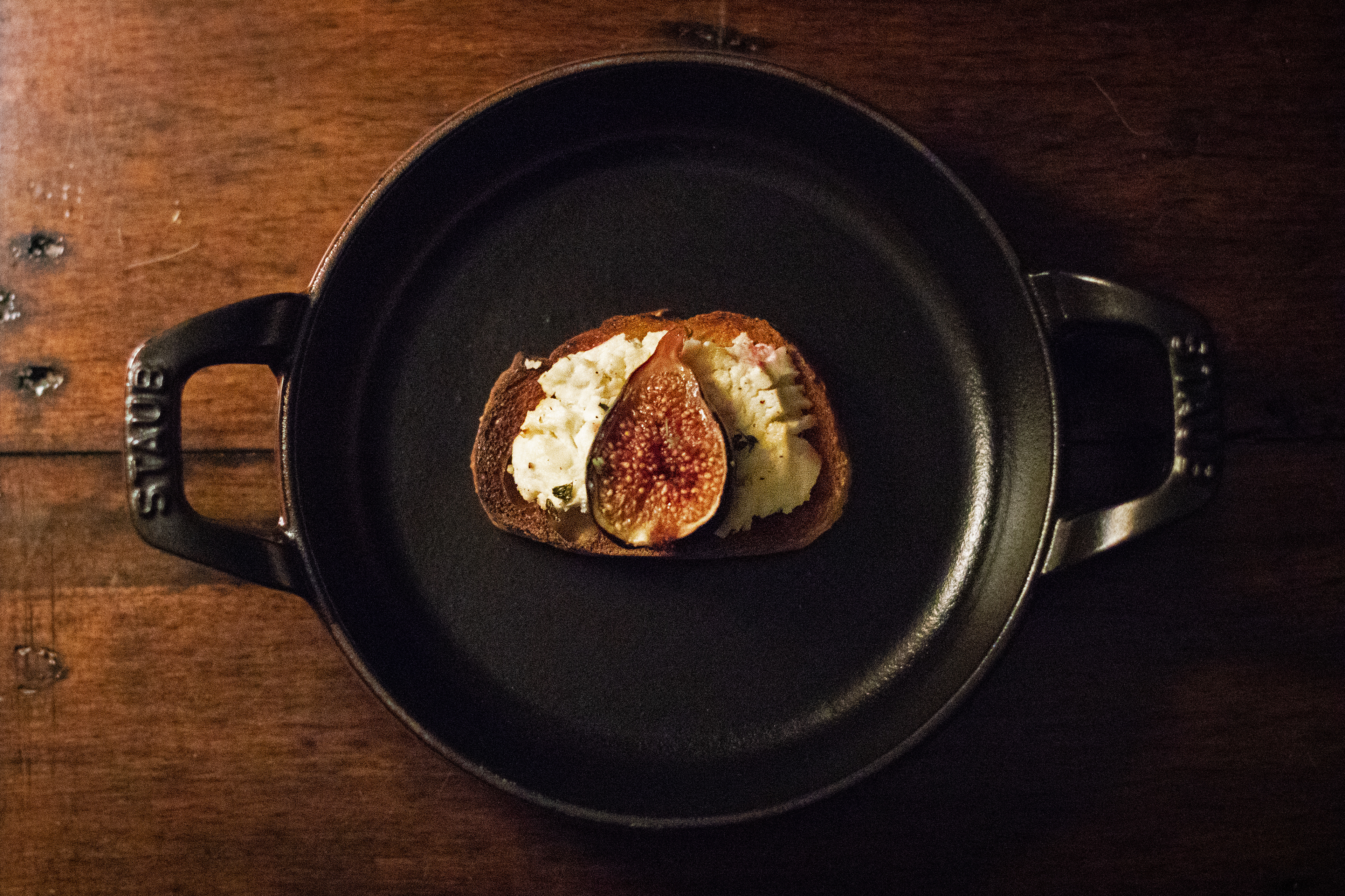 fig and goat cheese crostini