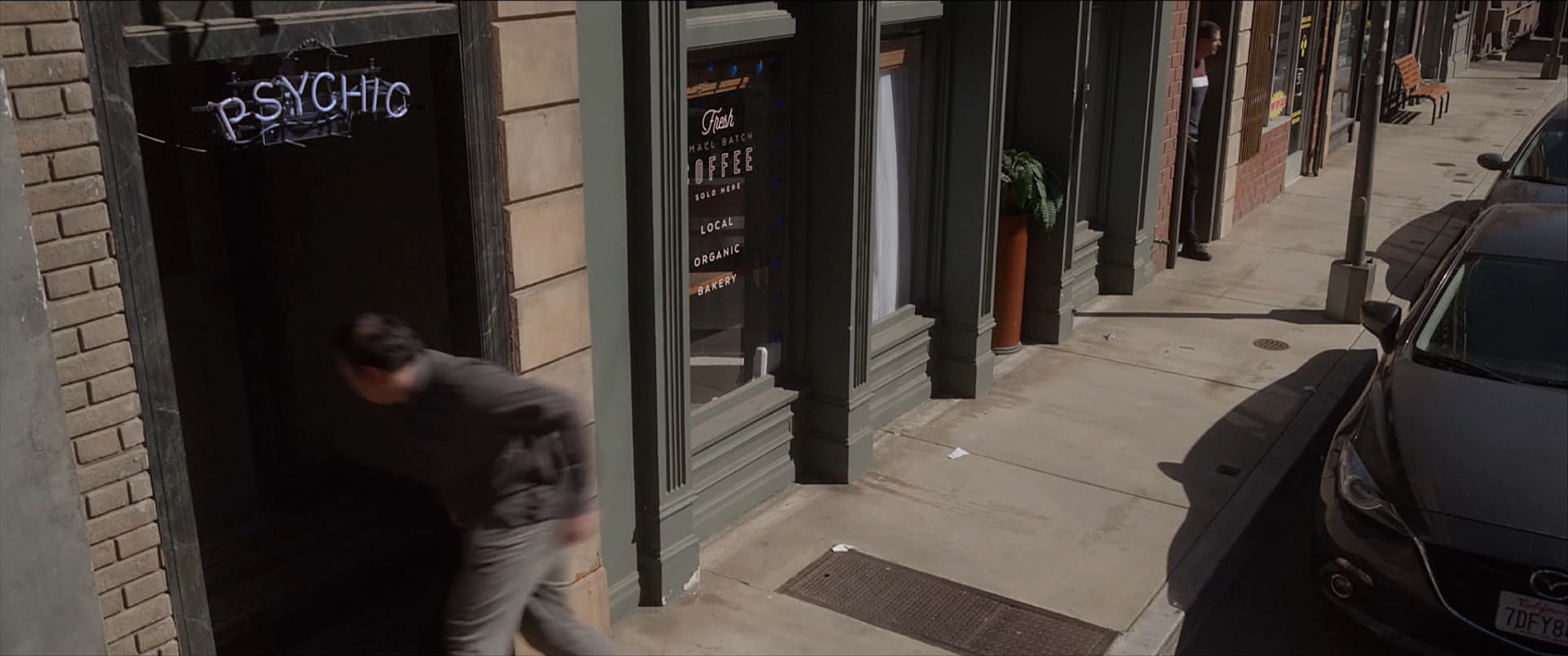 Allan runs to hide from Dean, rushes into psychic shop