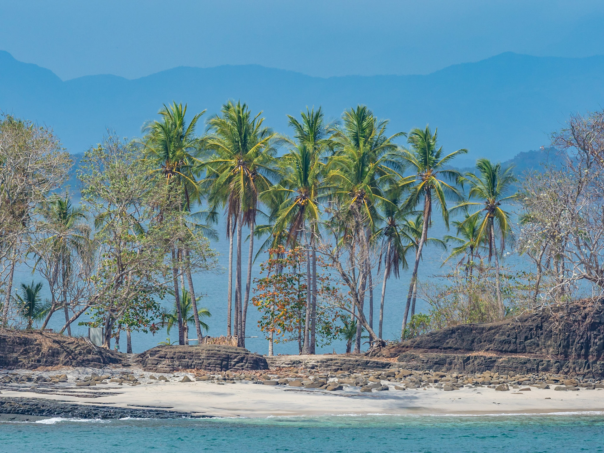Beautiful white sany beaches are plentiful along the west coast of Panama.