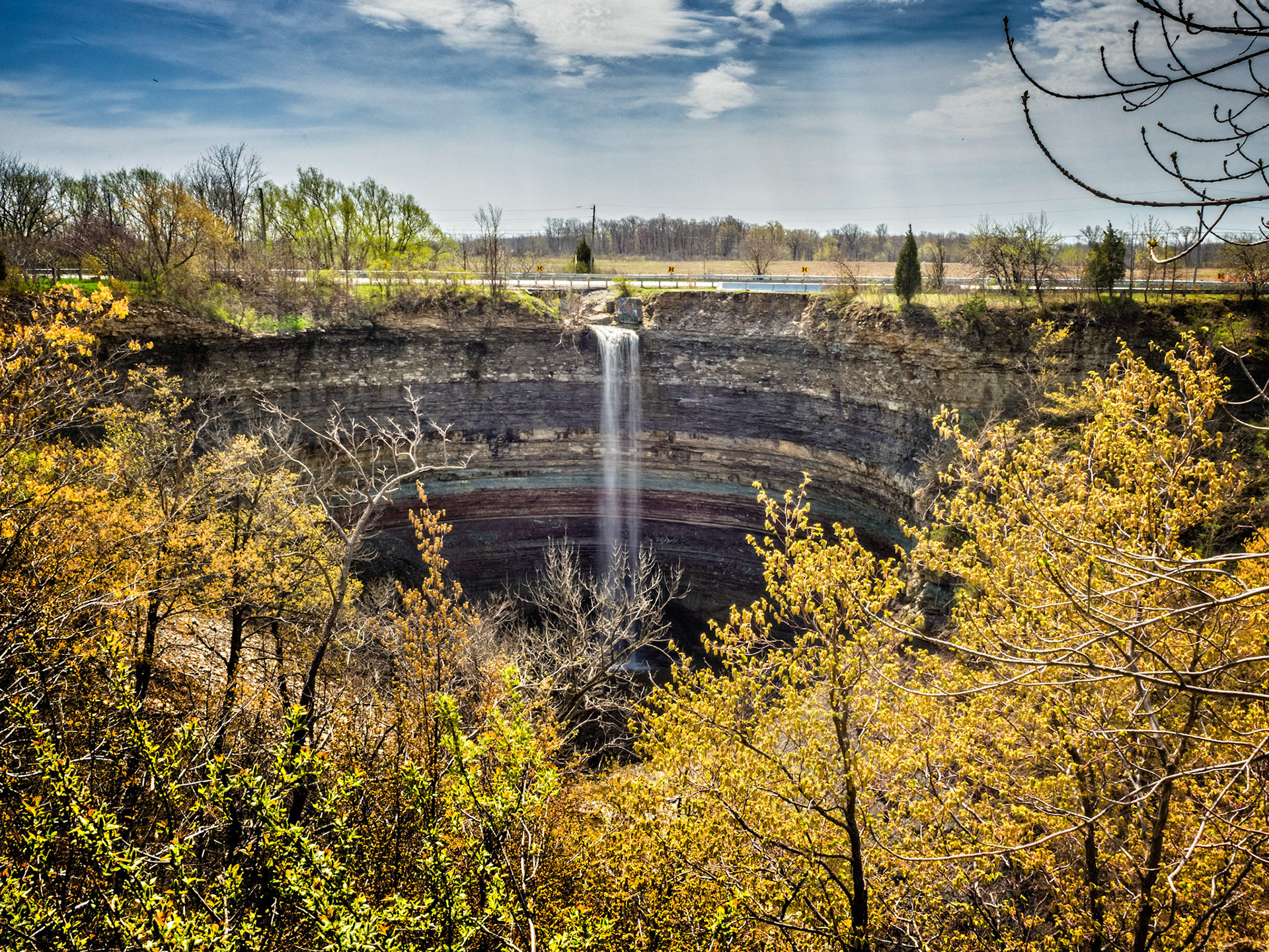 Devi's Punchbowl falls is located near Hamilton Ontario on the escarpment.