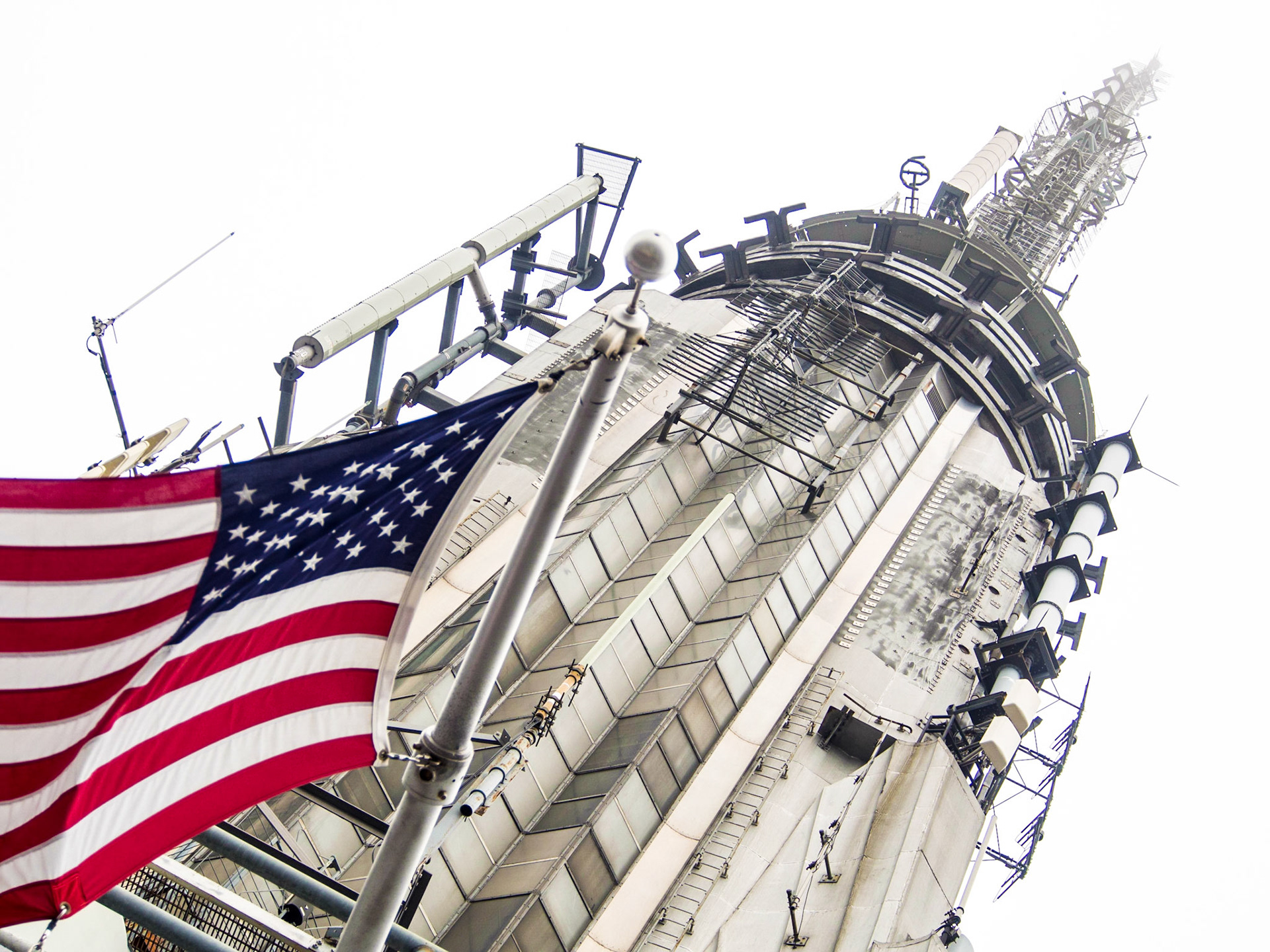 USA flag atop the Empre State building in NYC.