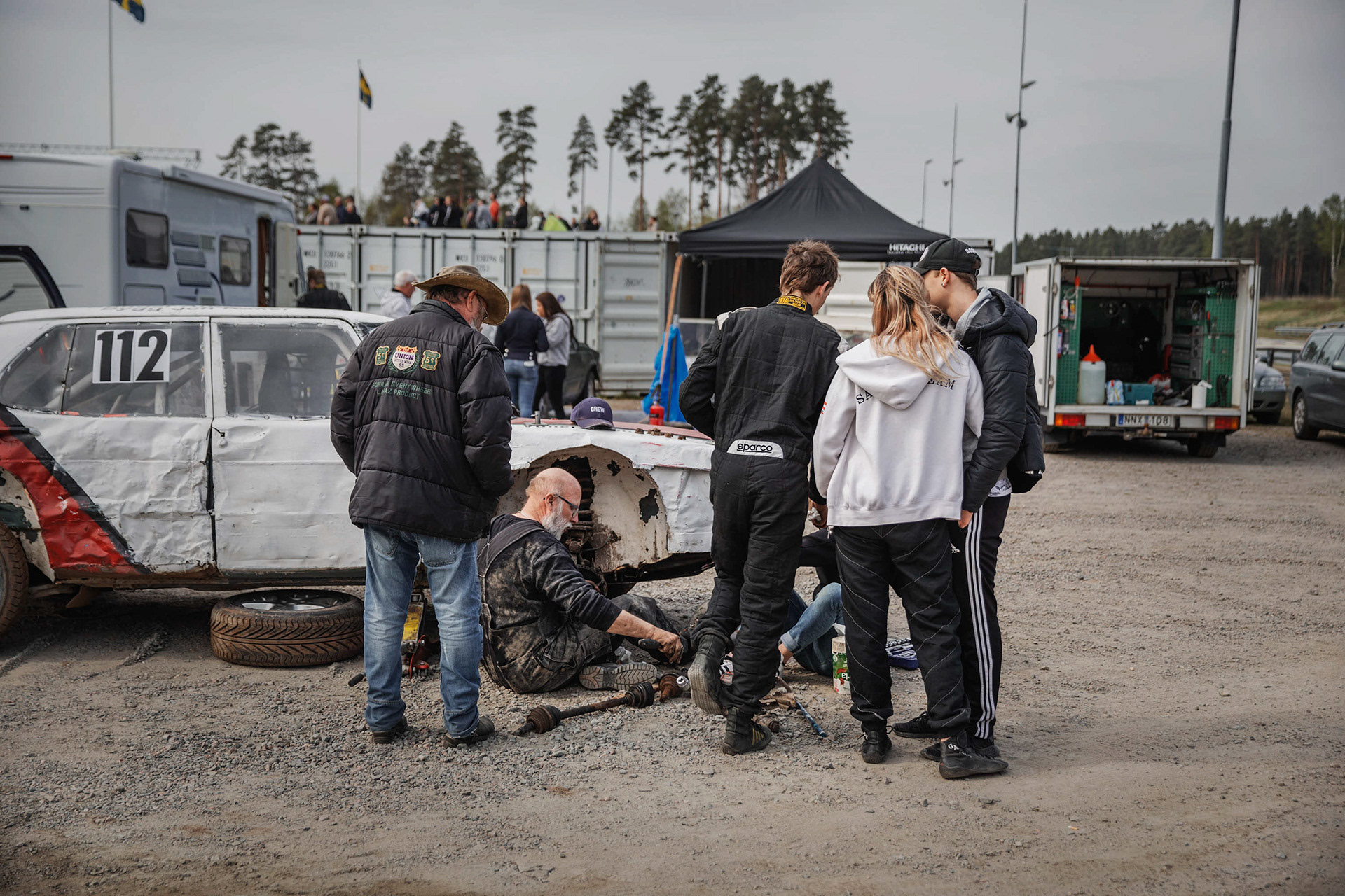 Om något går snett under ett lopp gäller det att snabbt fixa till bilen inför nästa heat.