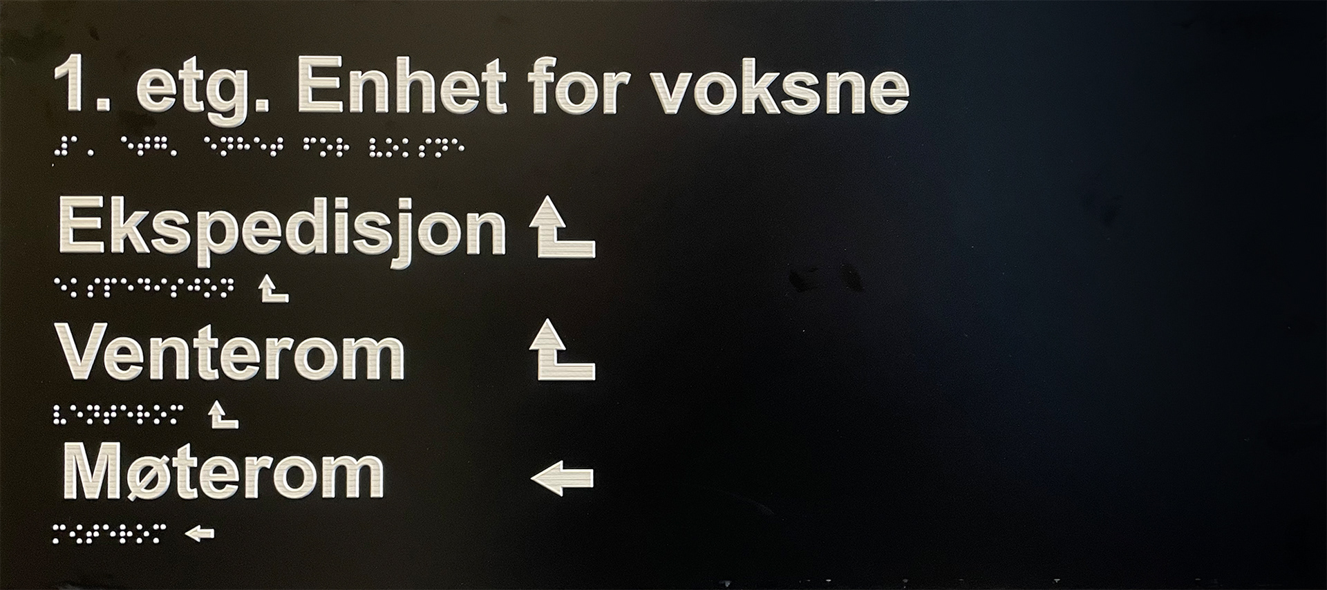 Taktilt informasjons skilt m. Braile